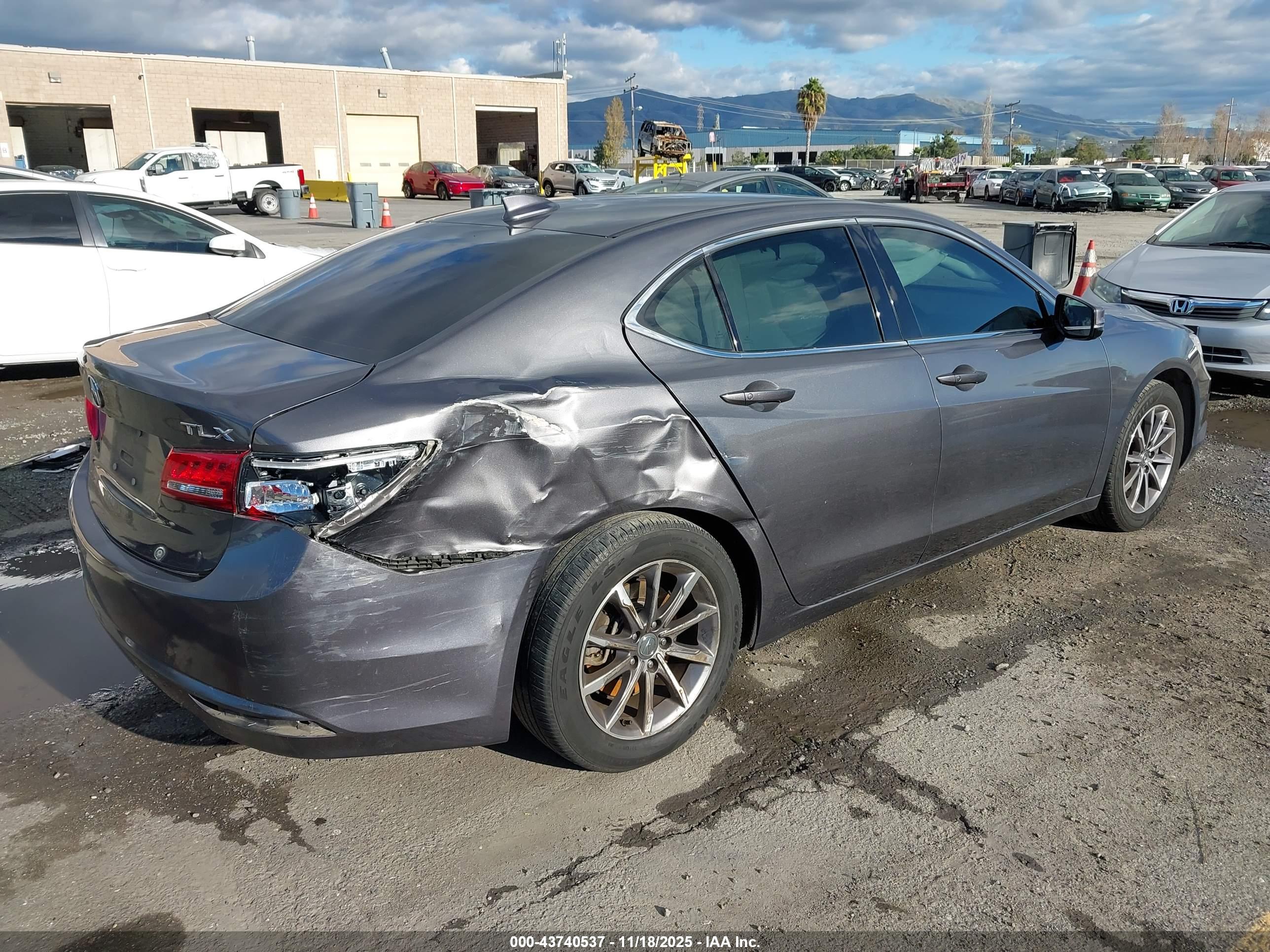 ACURA TLX image 4