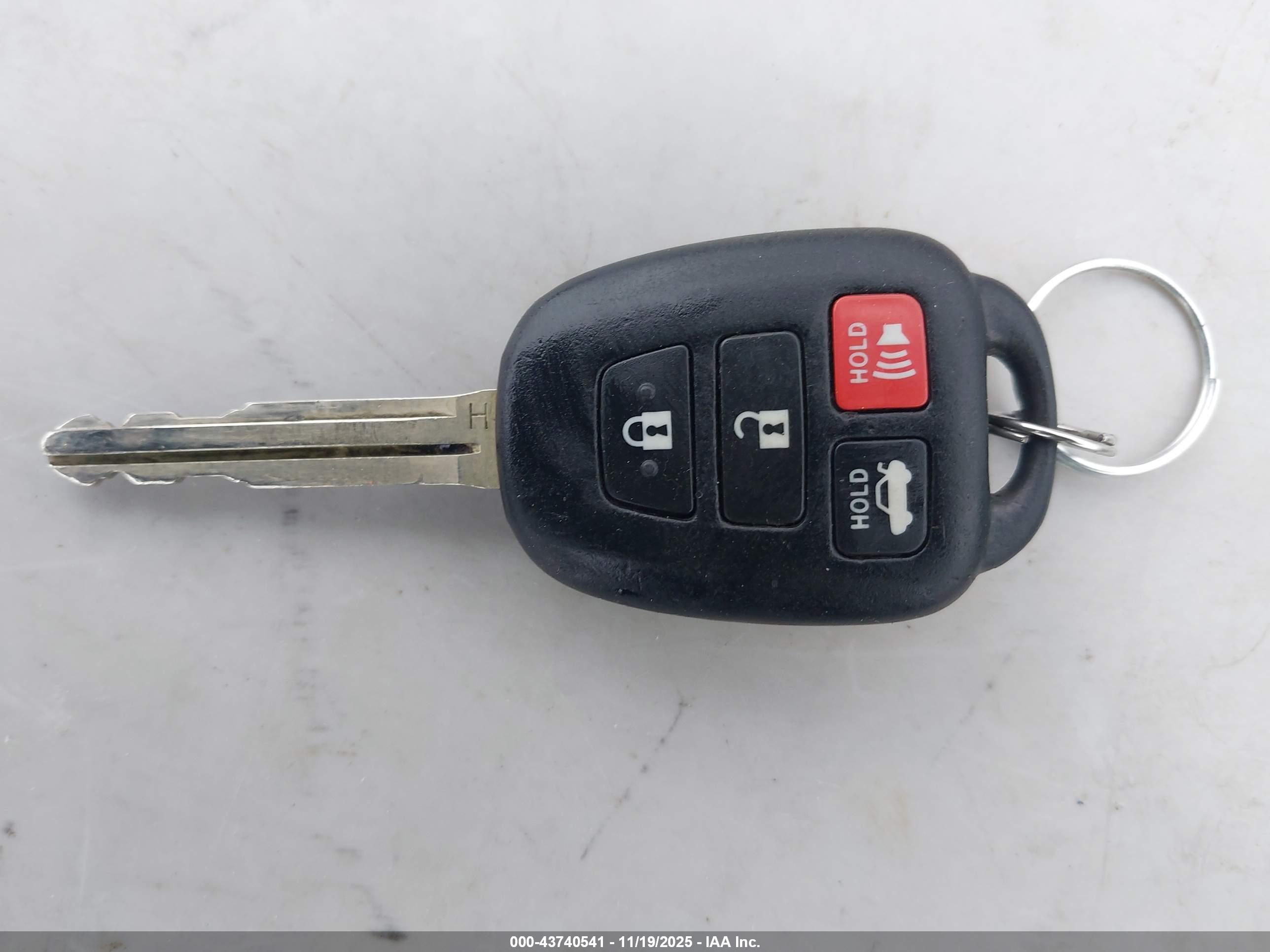 TOYOTA COROLLA image 11