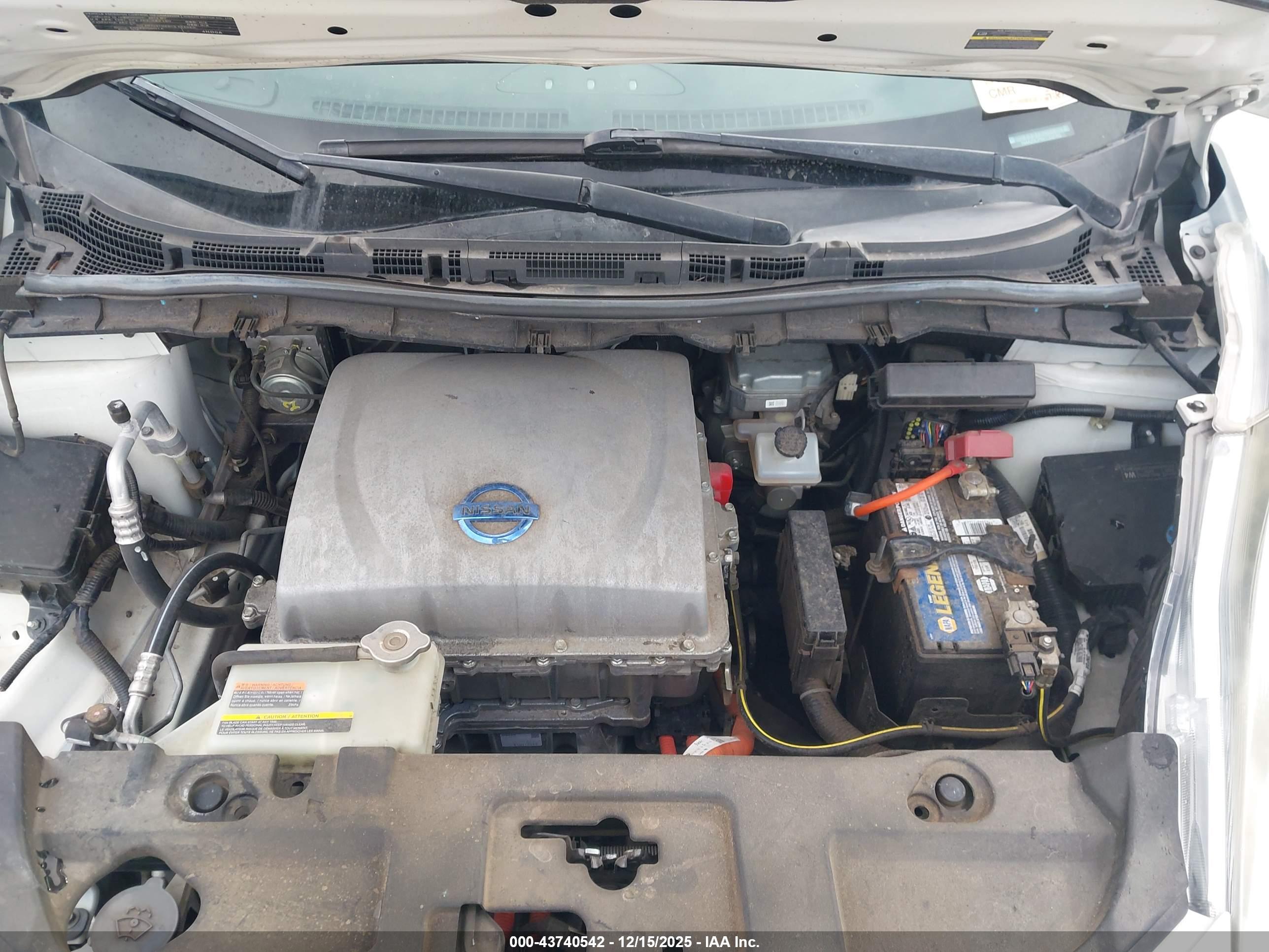 NISSAN LEAF image 10