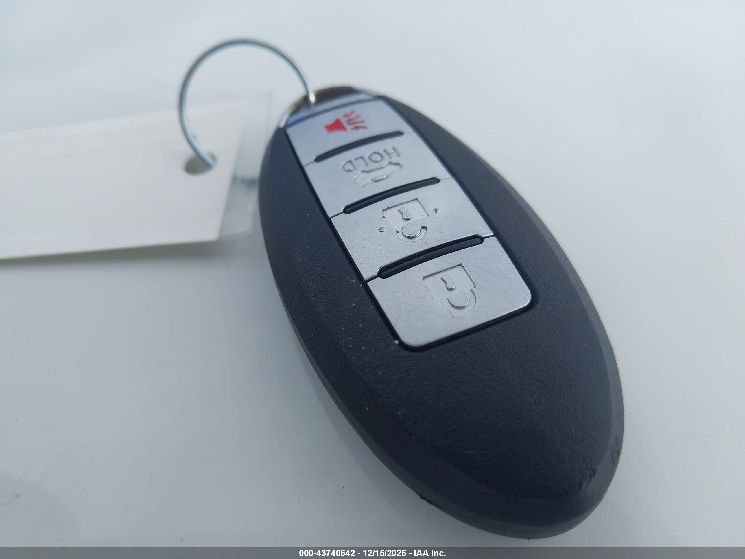 NISSAN LEAF image 11