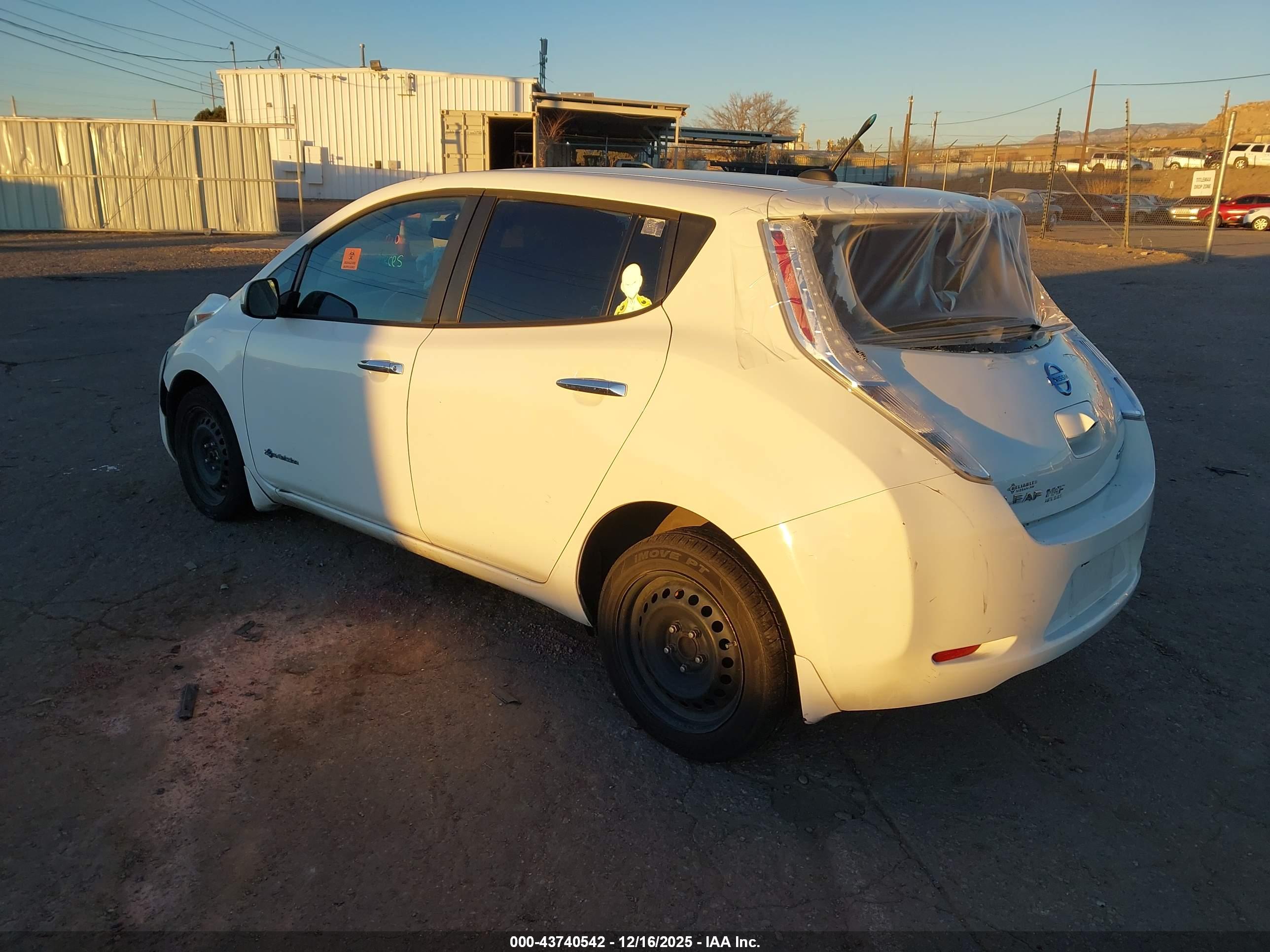 NISSAN LEAF image 3