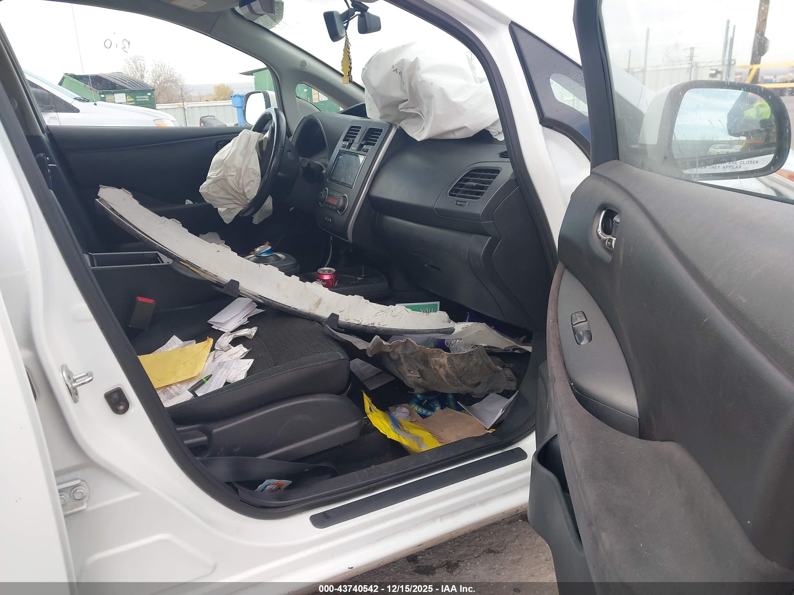 NISSAN LEAF image 5
