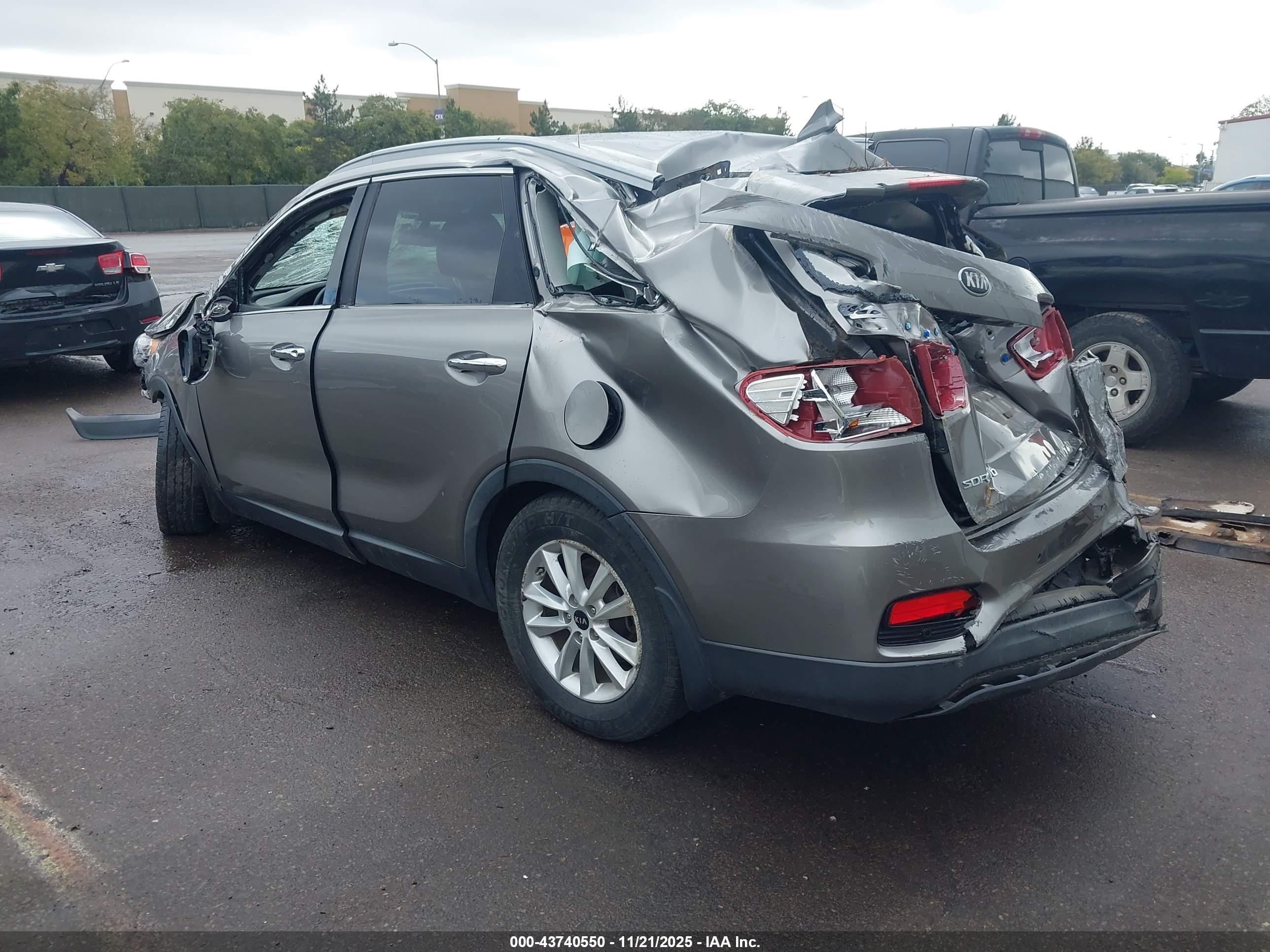 KIA SORENTO image 3