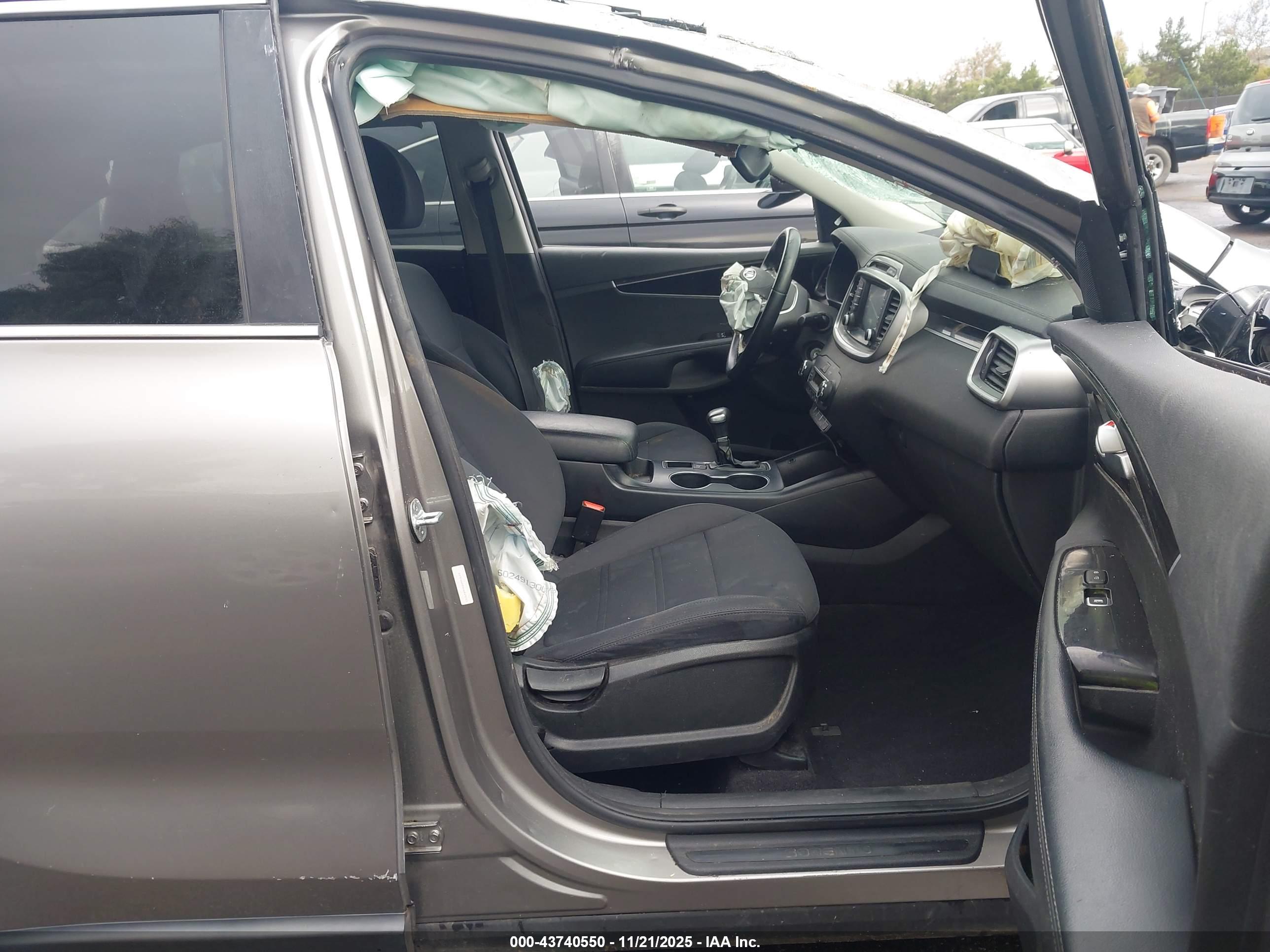 KIA SORENTO image 5