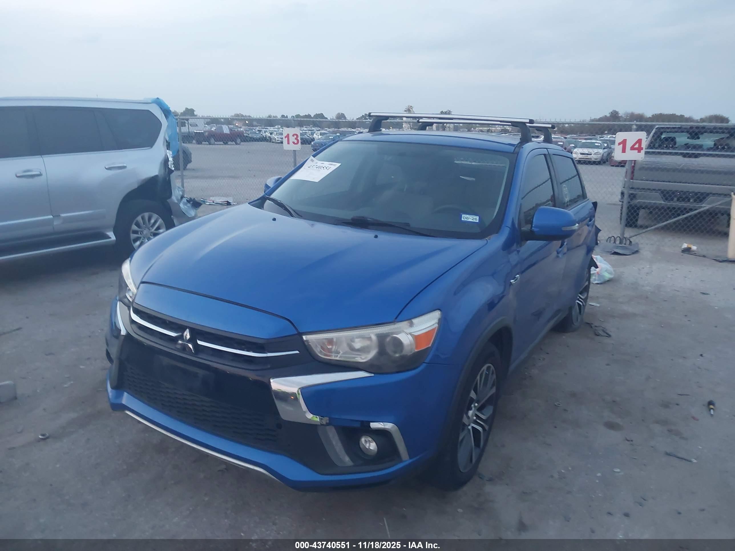 MITSUBISHI OUTLANDER image 2