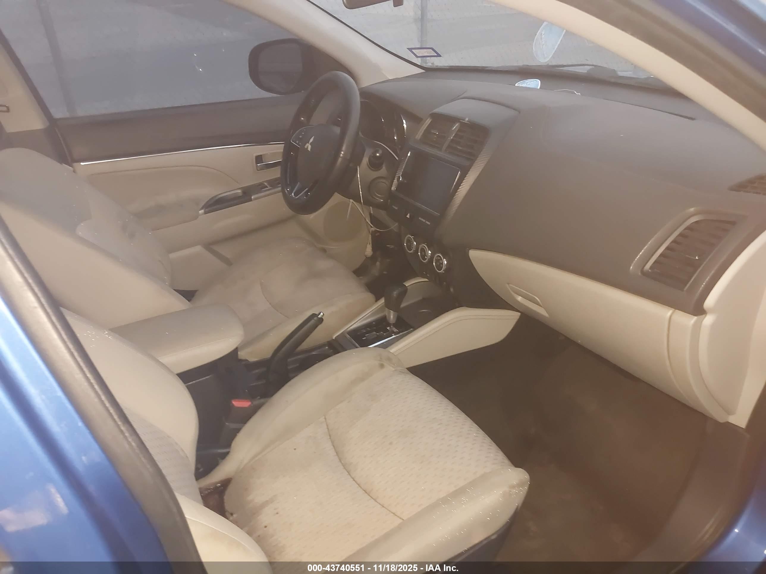 MITSUBISHI OUTLANDER image 5