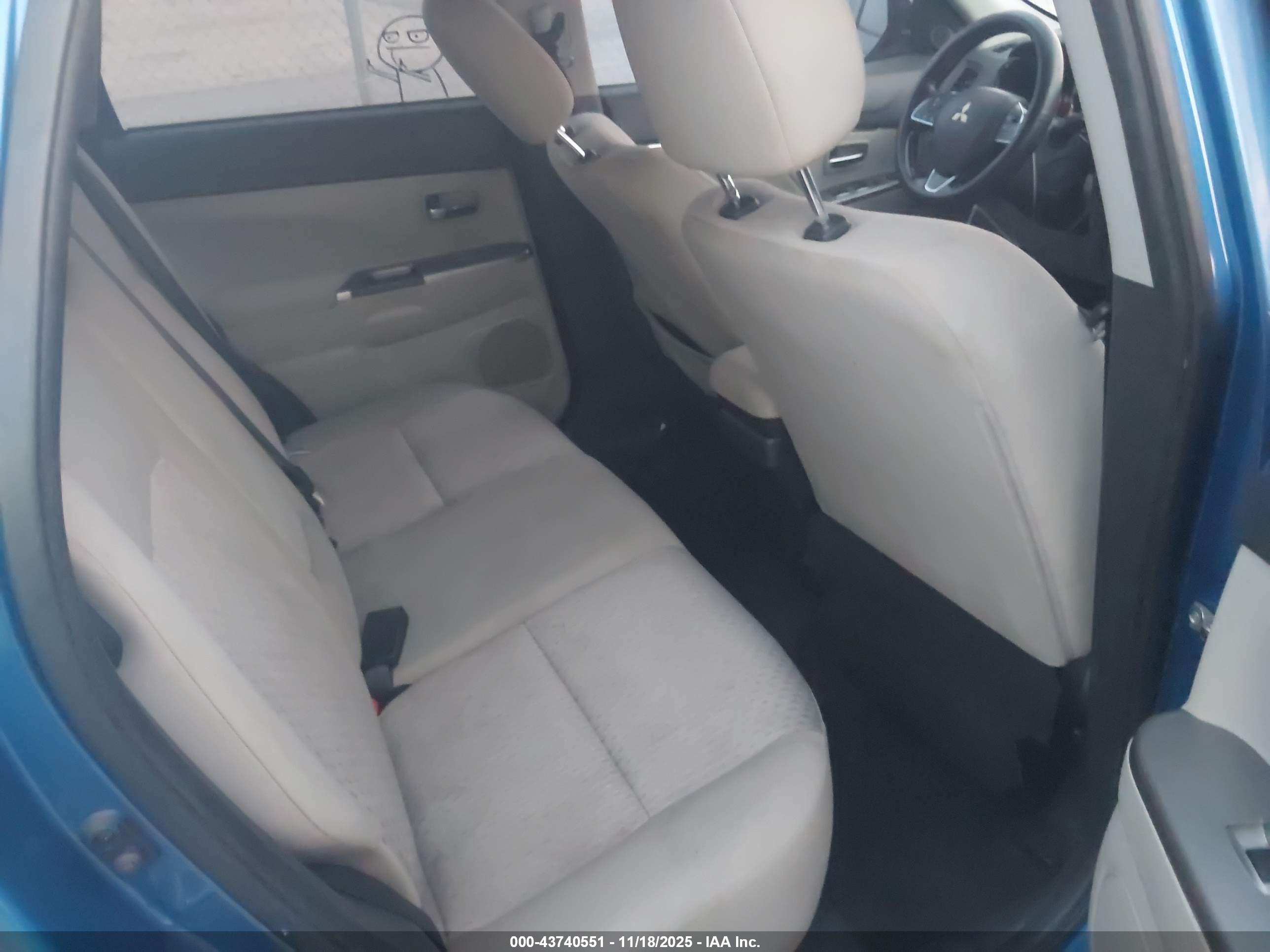 MITSUBISHI OUTLANDER image 8