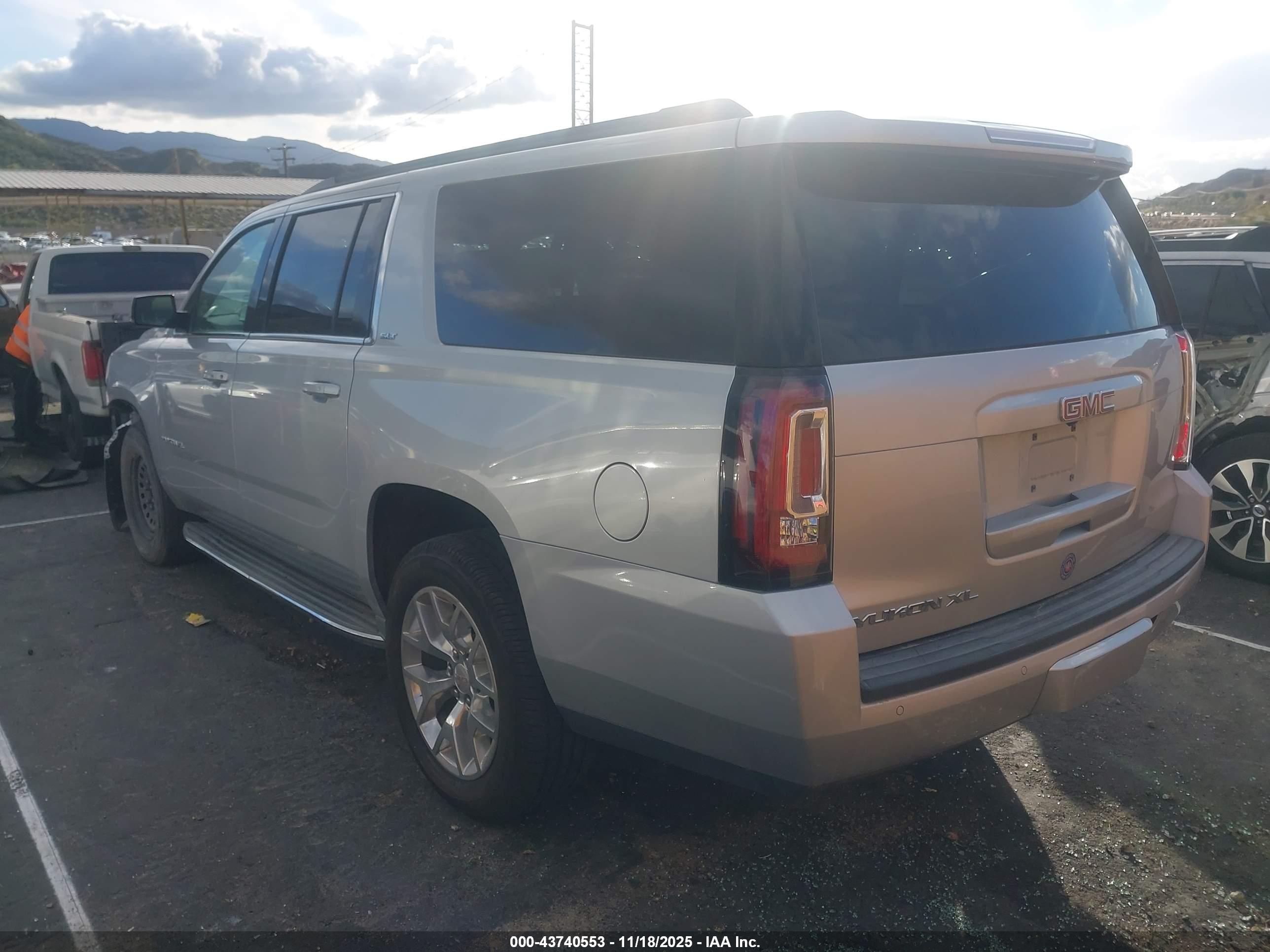 GMC YUKON image 3