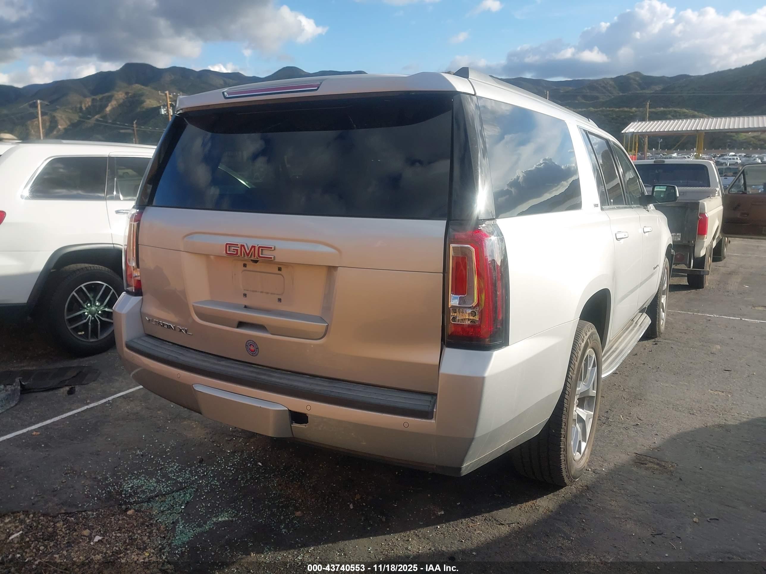 GMC YUKON image 4