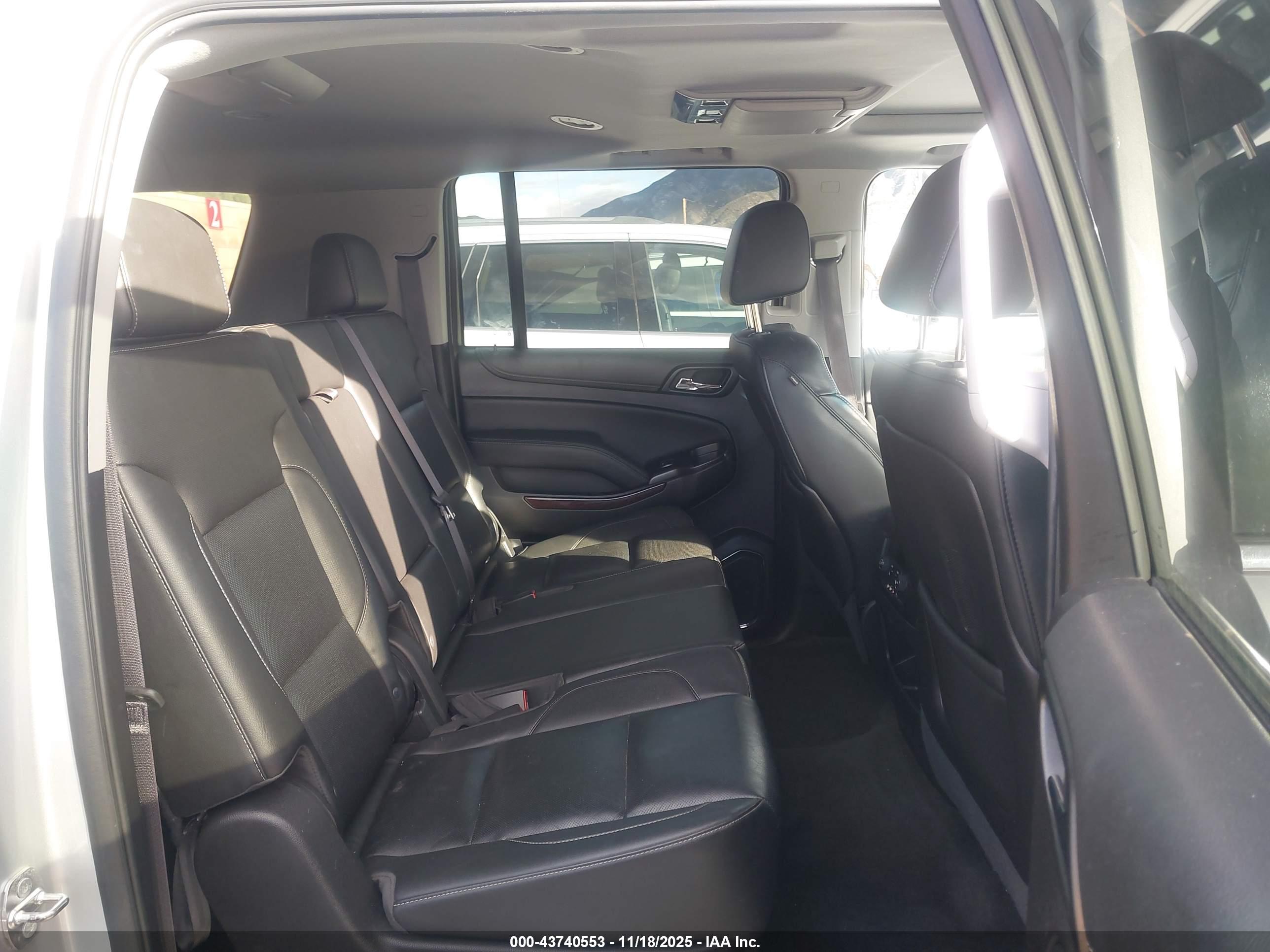 GMC YUKON image 8