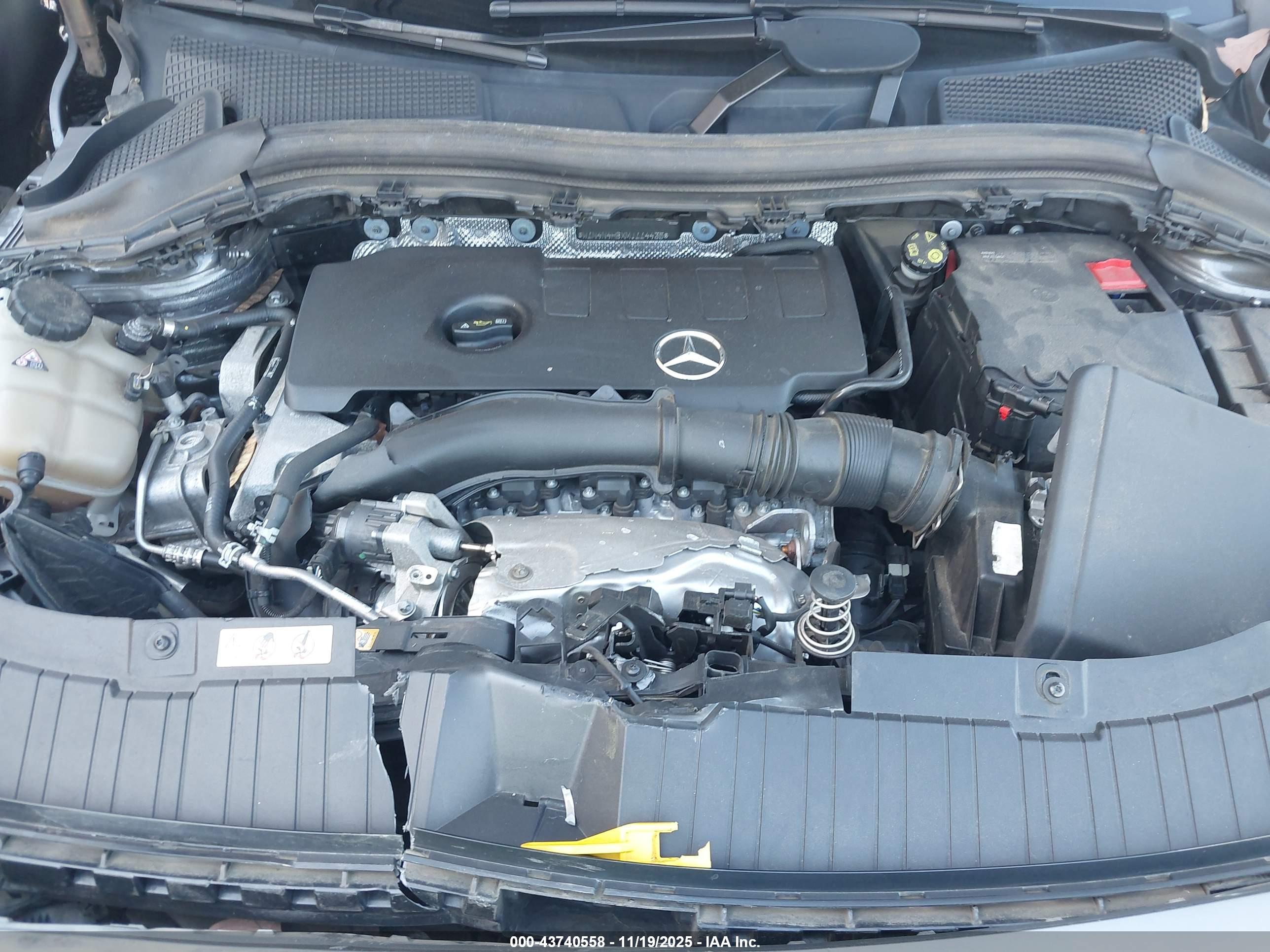 MERCEDES-BENZ GLA image 10