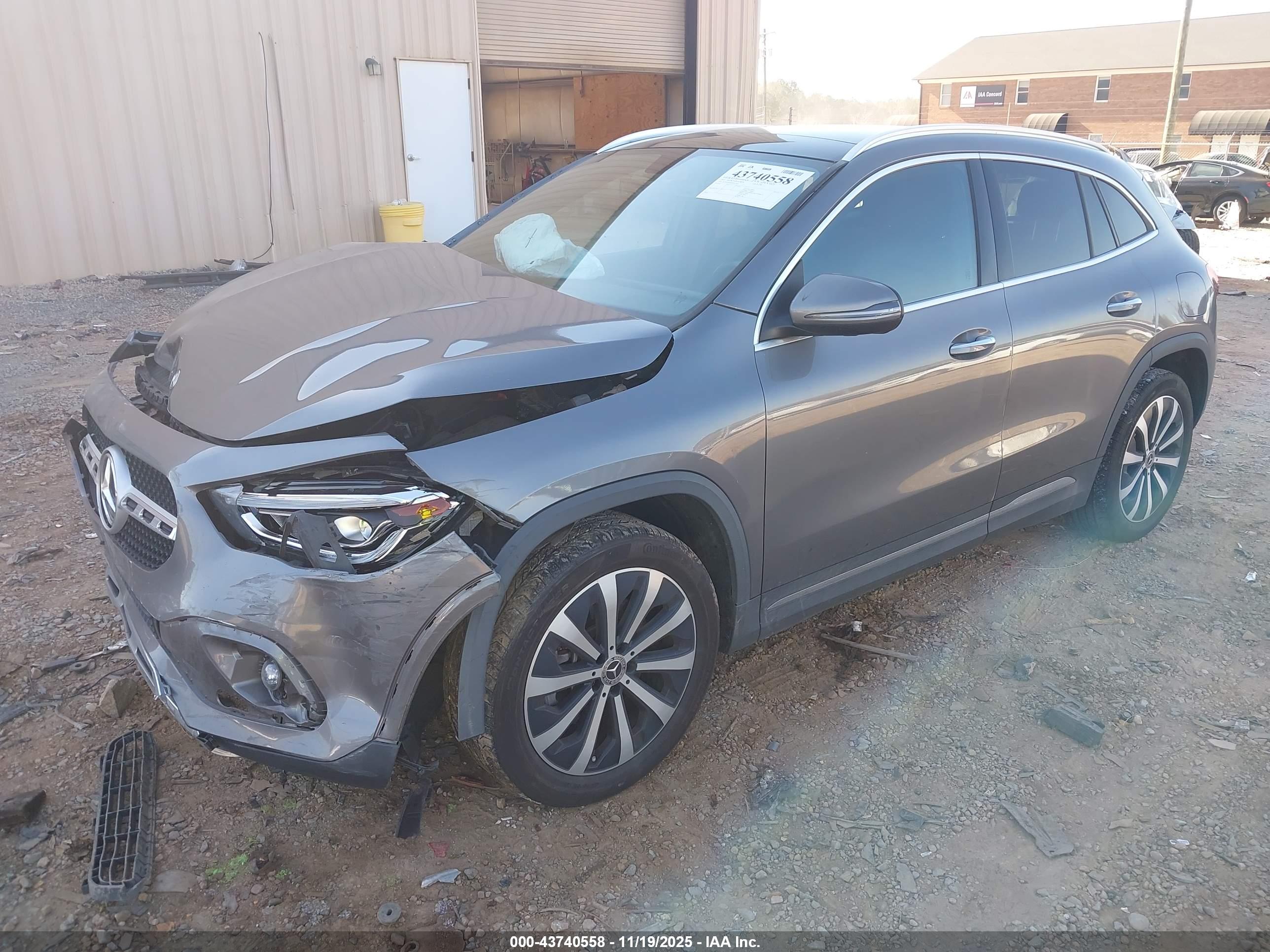 MERCEDES-BENZ GLA image 2