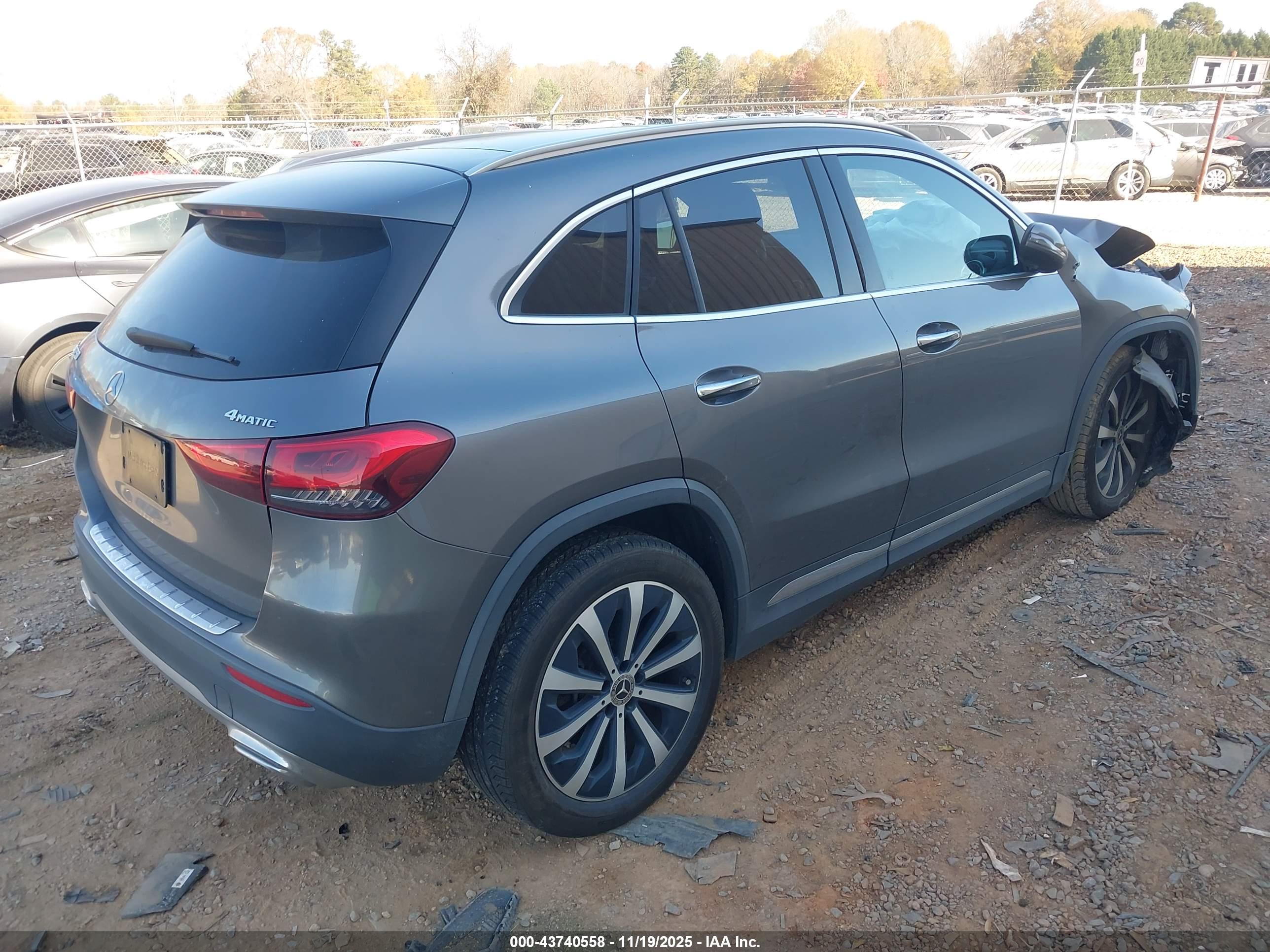 MERCEDES-BENZ GLA image 4
