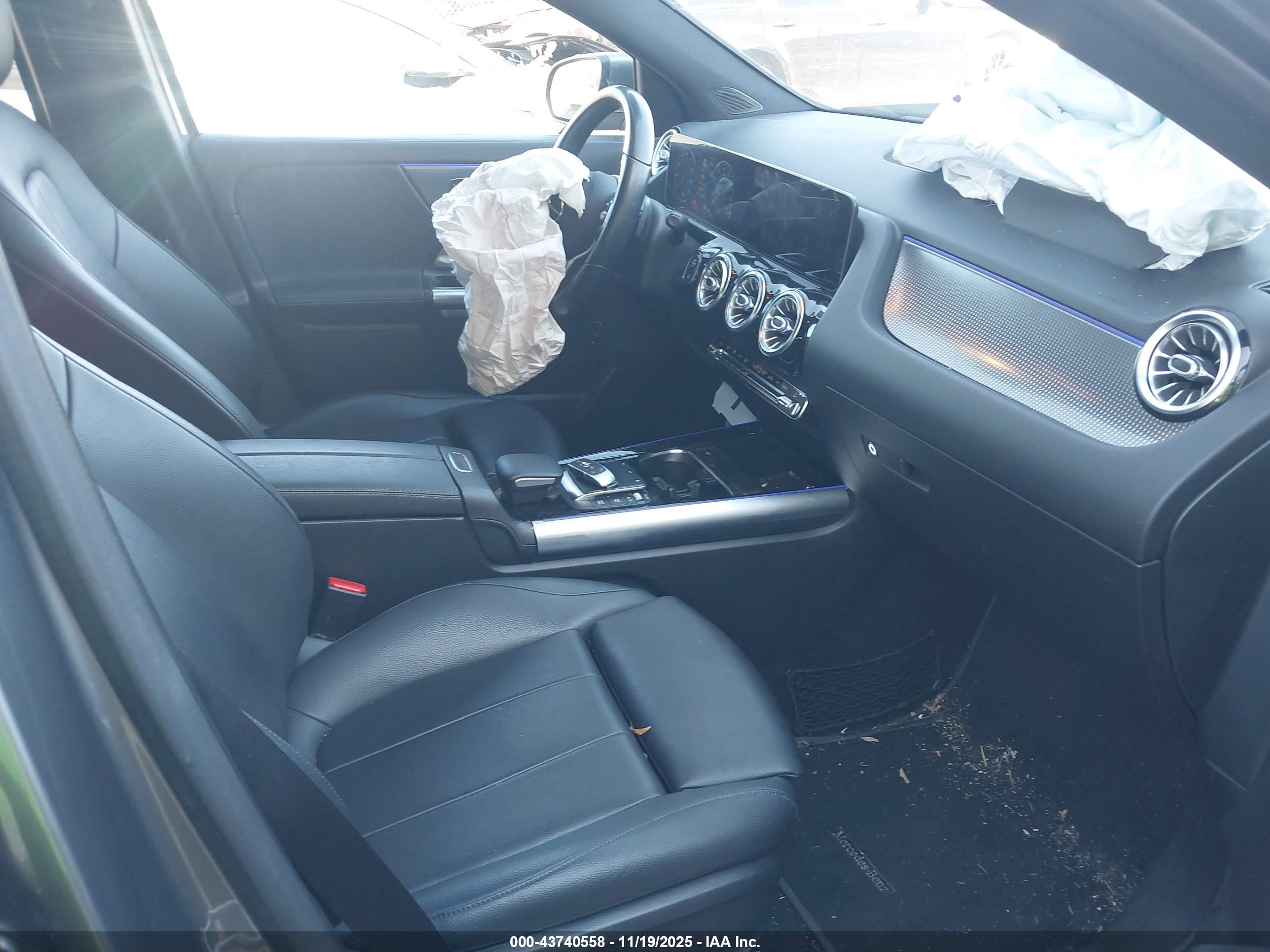 MERCEDES-BENZ GLA image 5