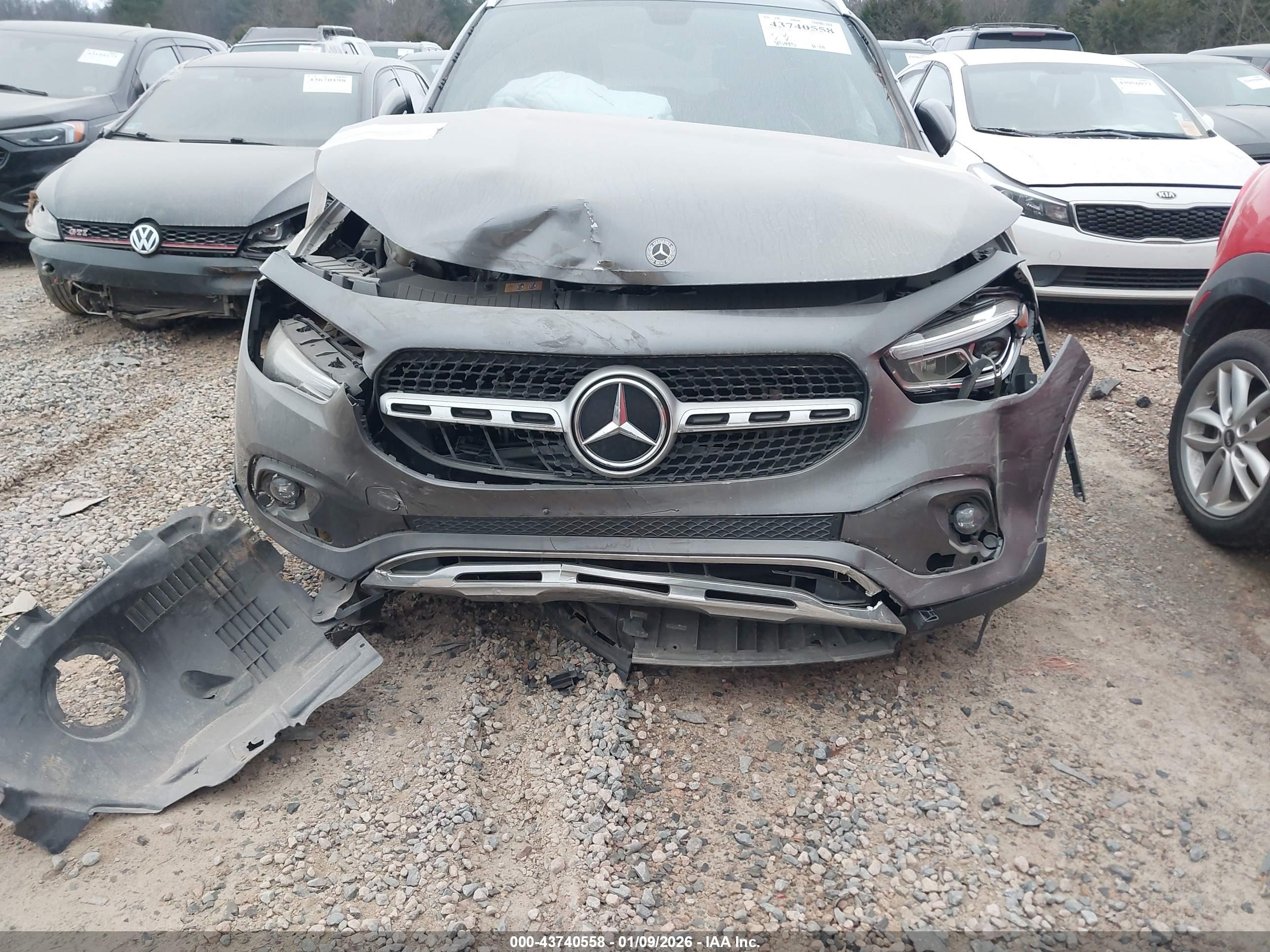 MERCEDES-BENZ GLA image 6