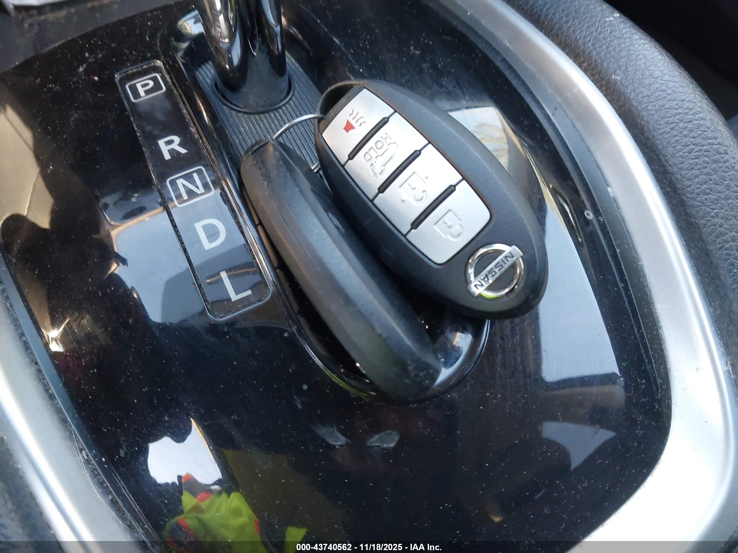 NISSAN ROGUE image 11