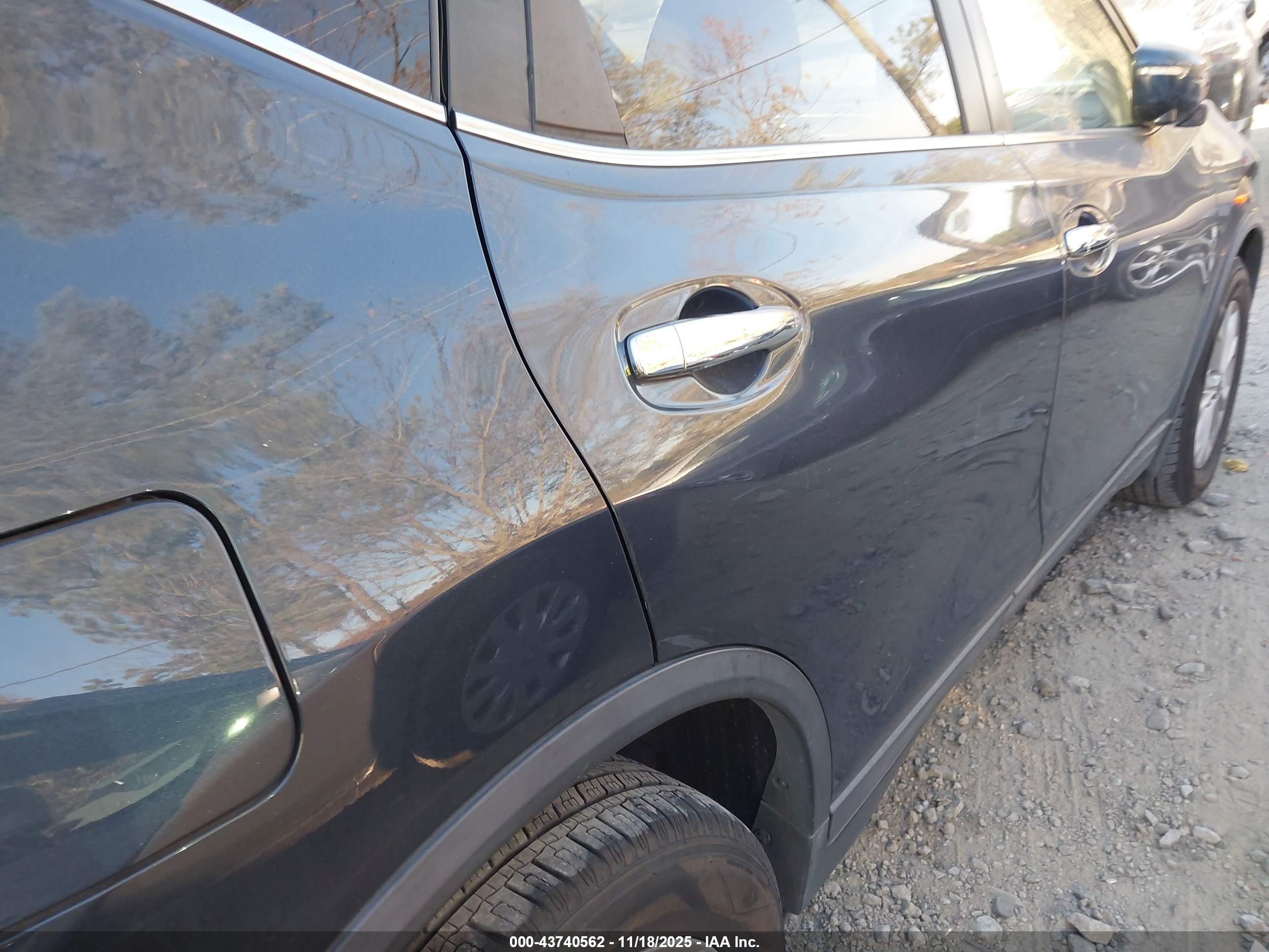 NISSAN ROGUE image 6