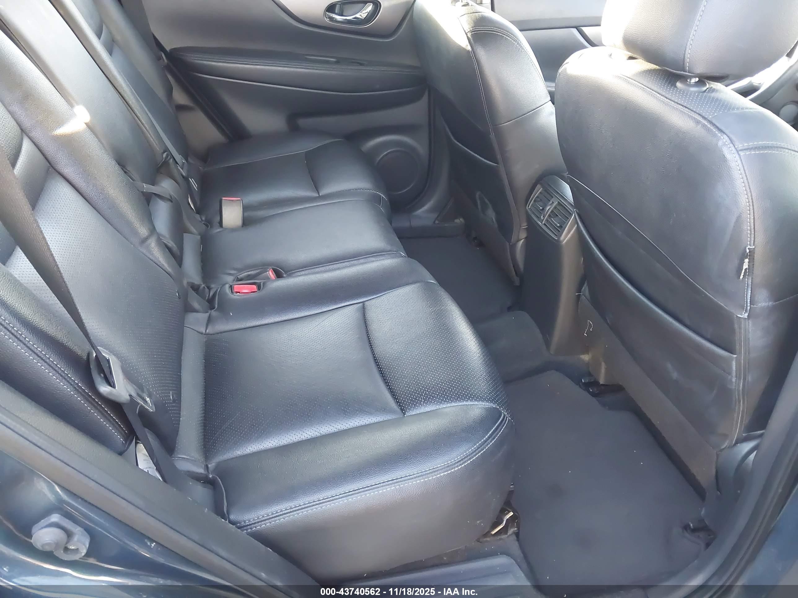 NISSAN ROGUE image 8