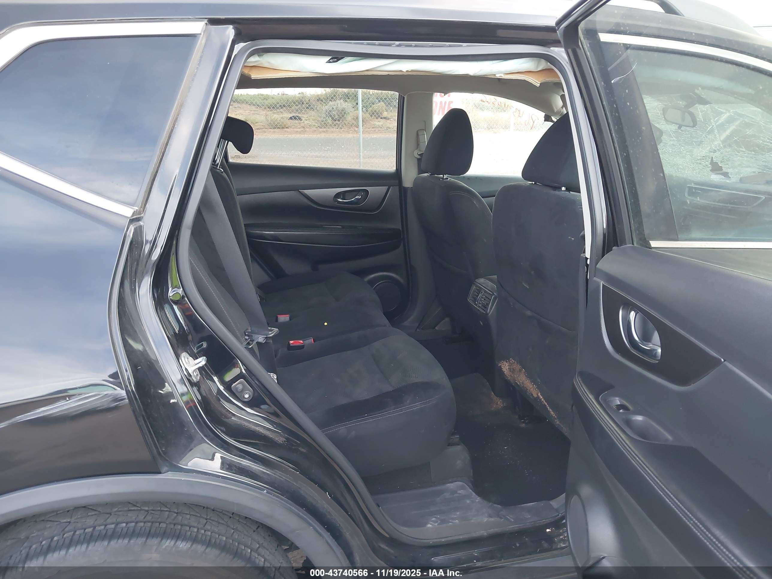 NISSAN ROGUE image 8
