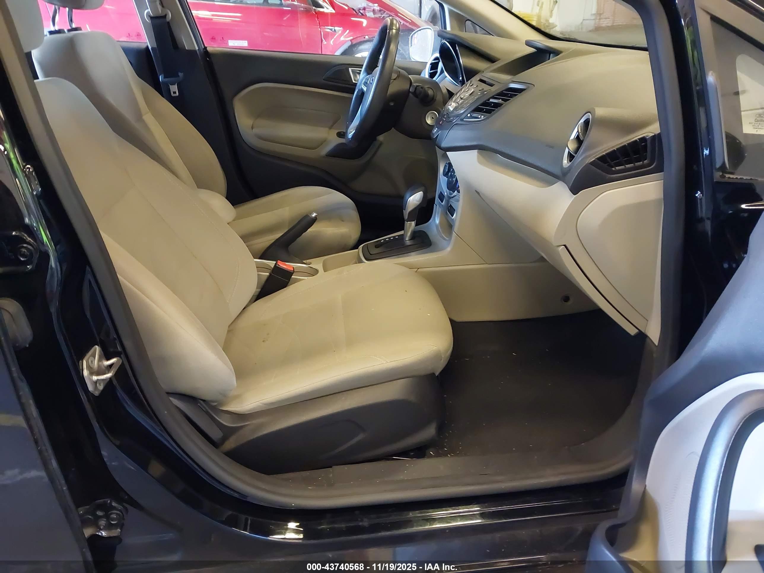 FORD FIESTA image 5