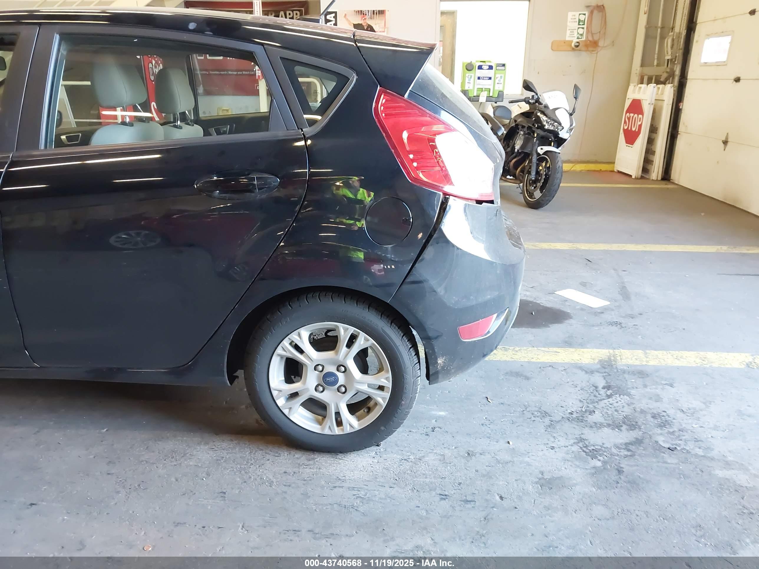 FORD FIESTA image 6