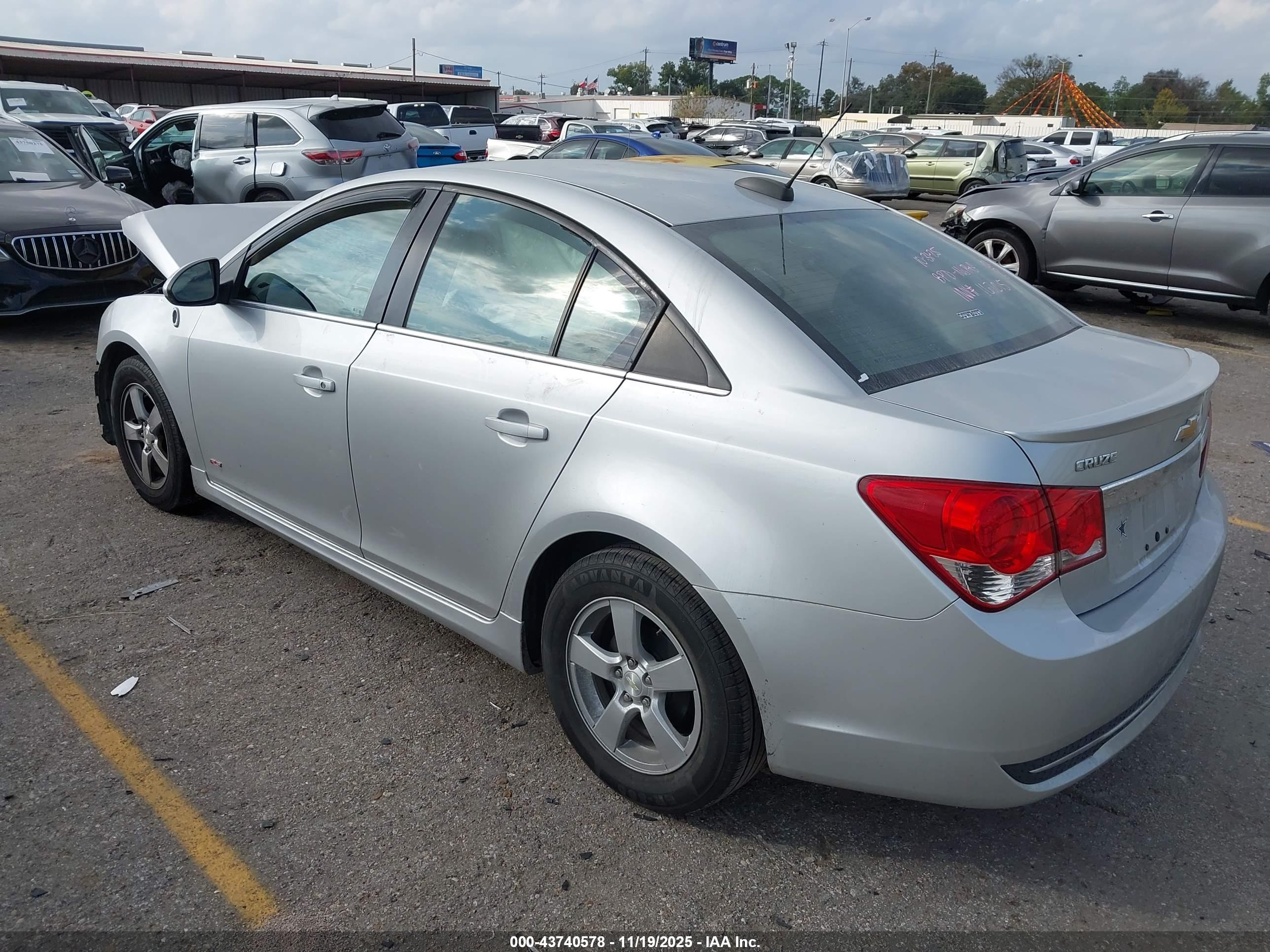 CHEVROLET CRUZE image 3