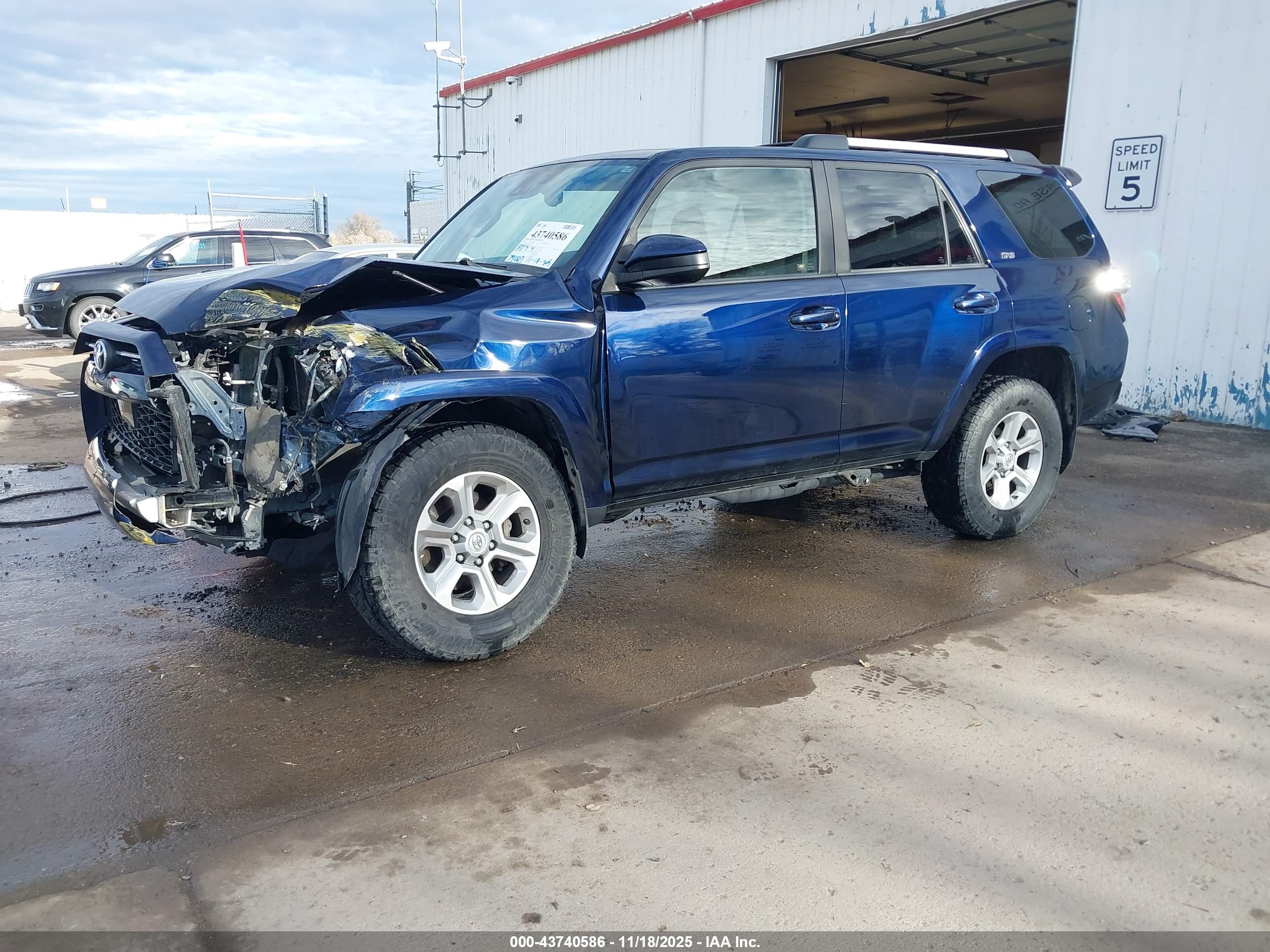 TOYOTA 4RUNNER image 2