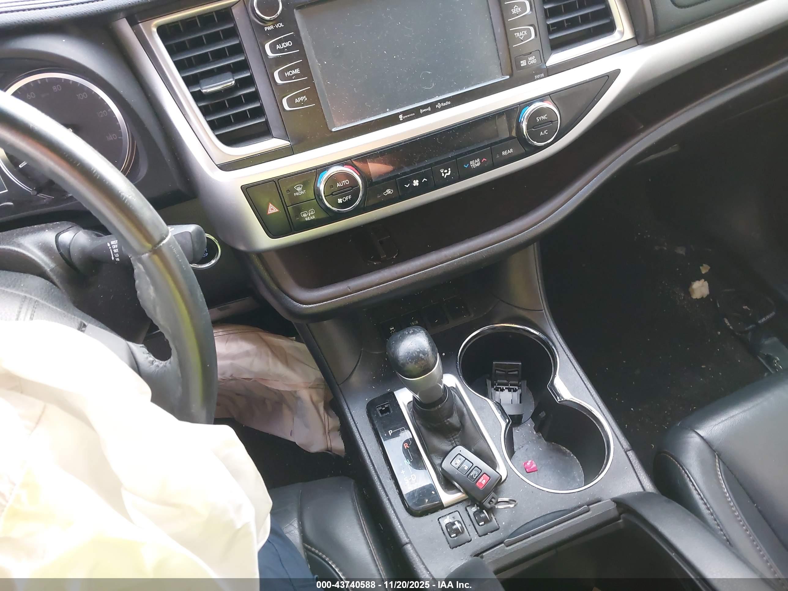 TOYOTA HIGHLANDER image 11