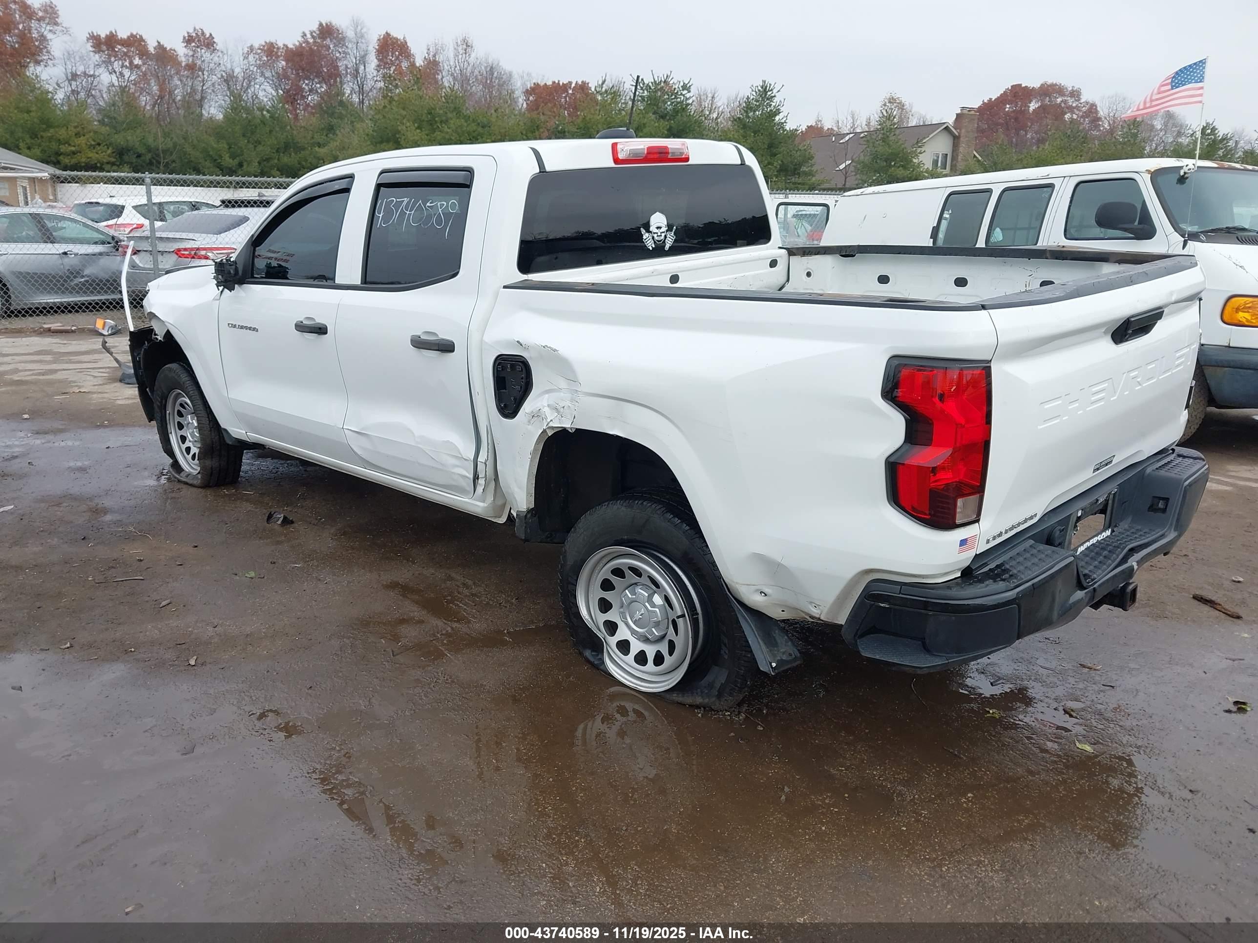 CHEVROLET COLORADO image 3