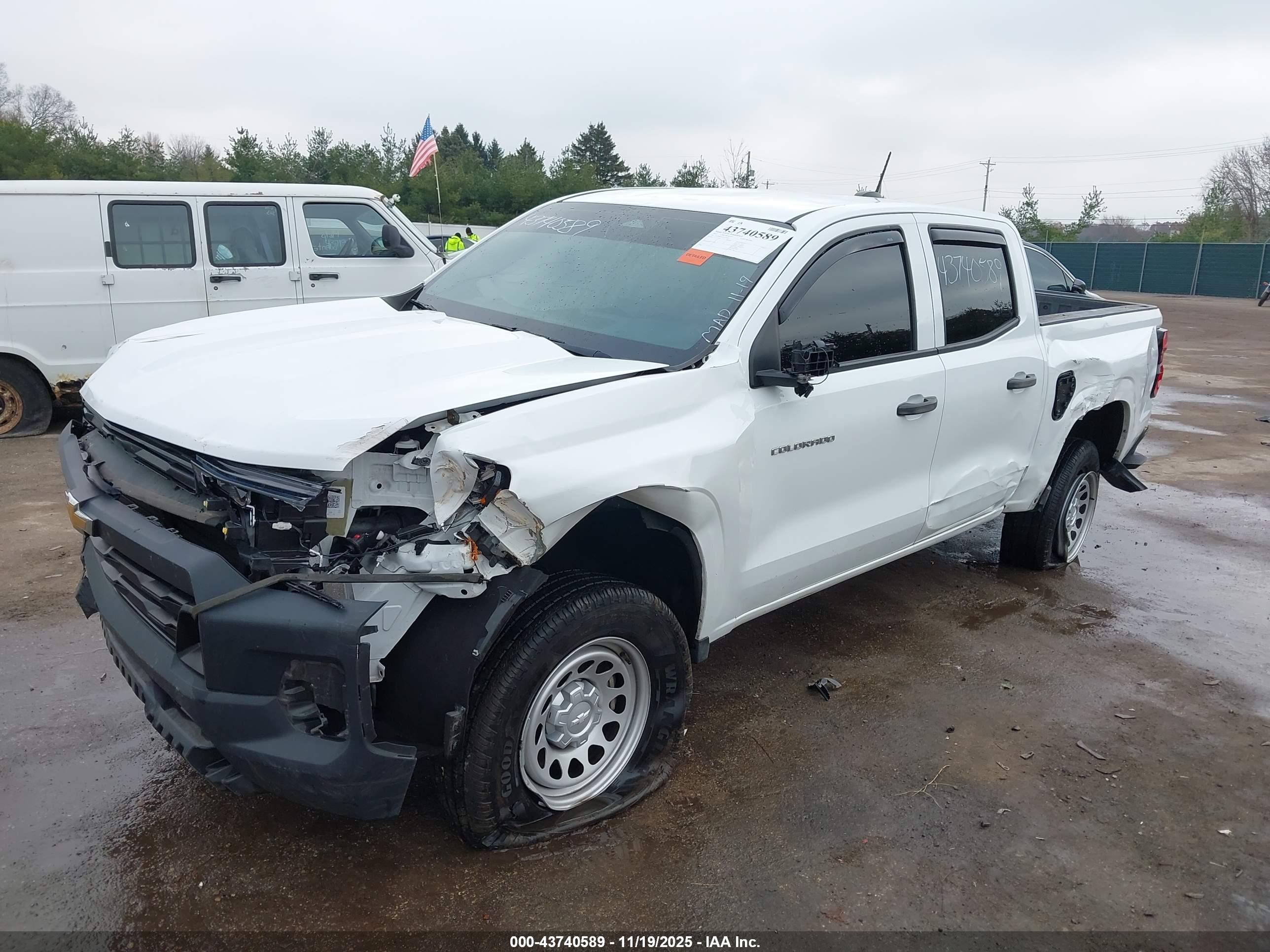 CHEVROLET COLORADO image 6