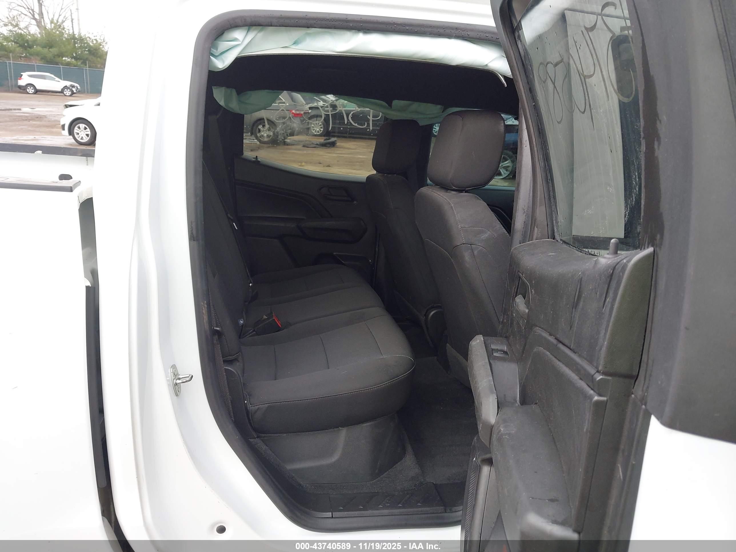 CHEVROLET COLORADO image 8