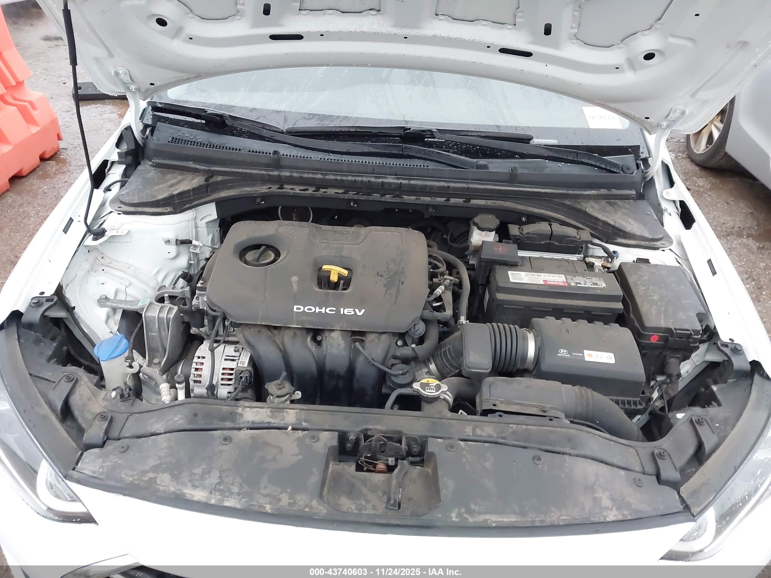 HYUNDAI ELANTRA image 10