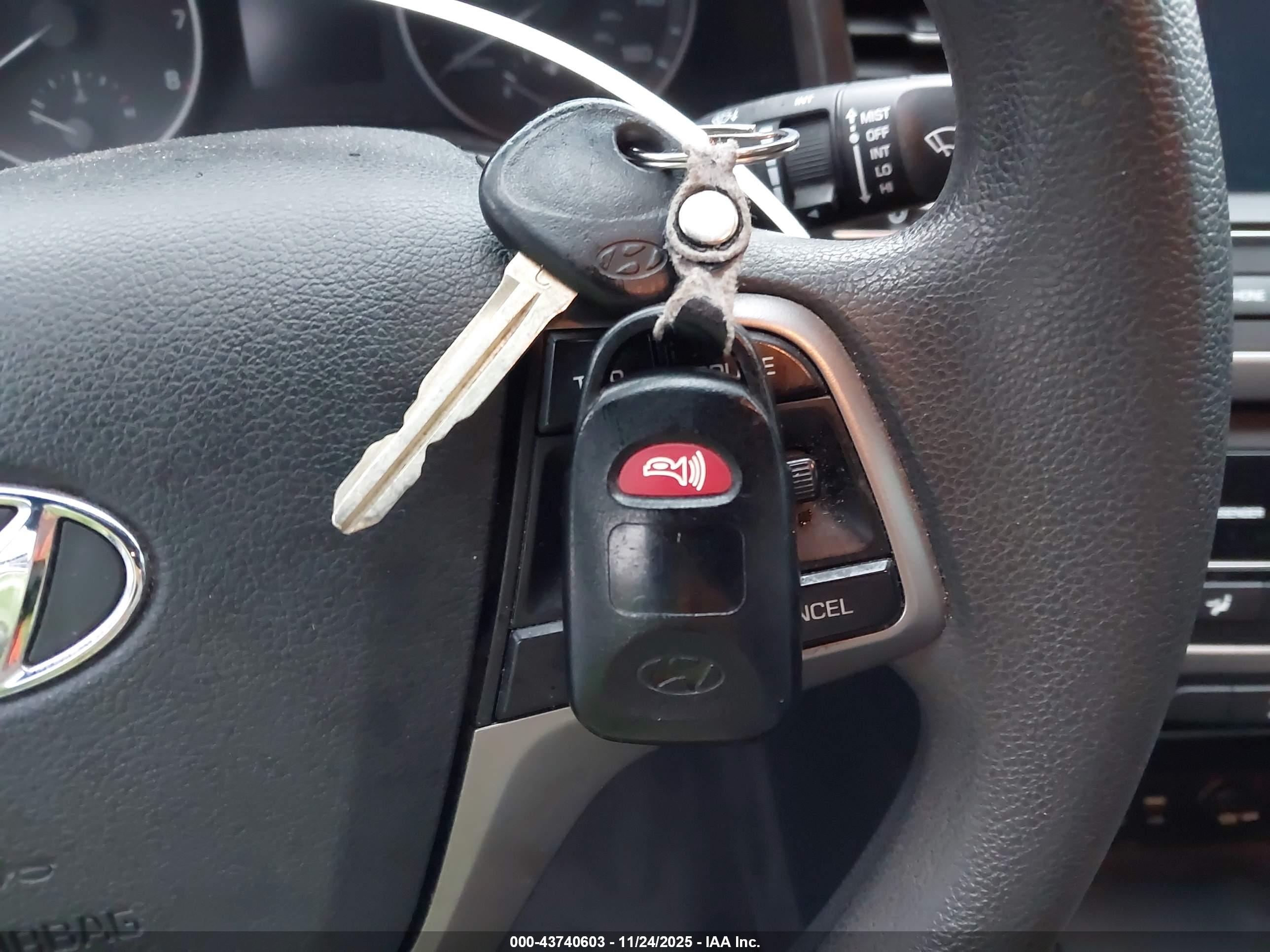 HYUNDAI ELANTRA image 11