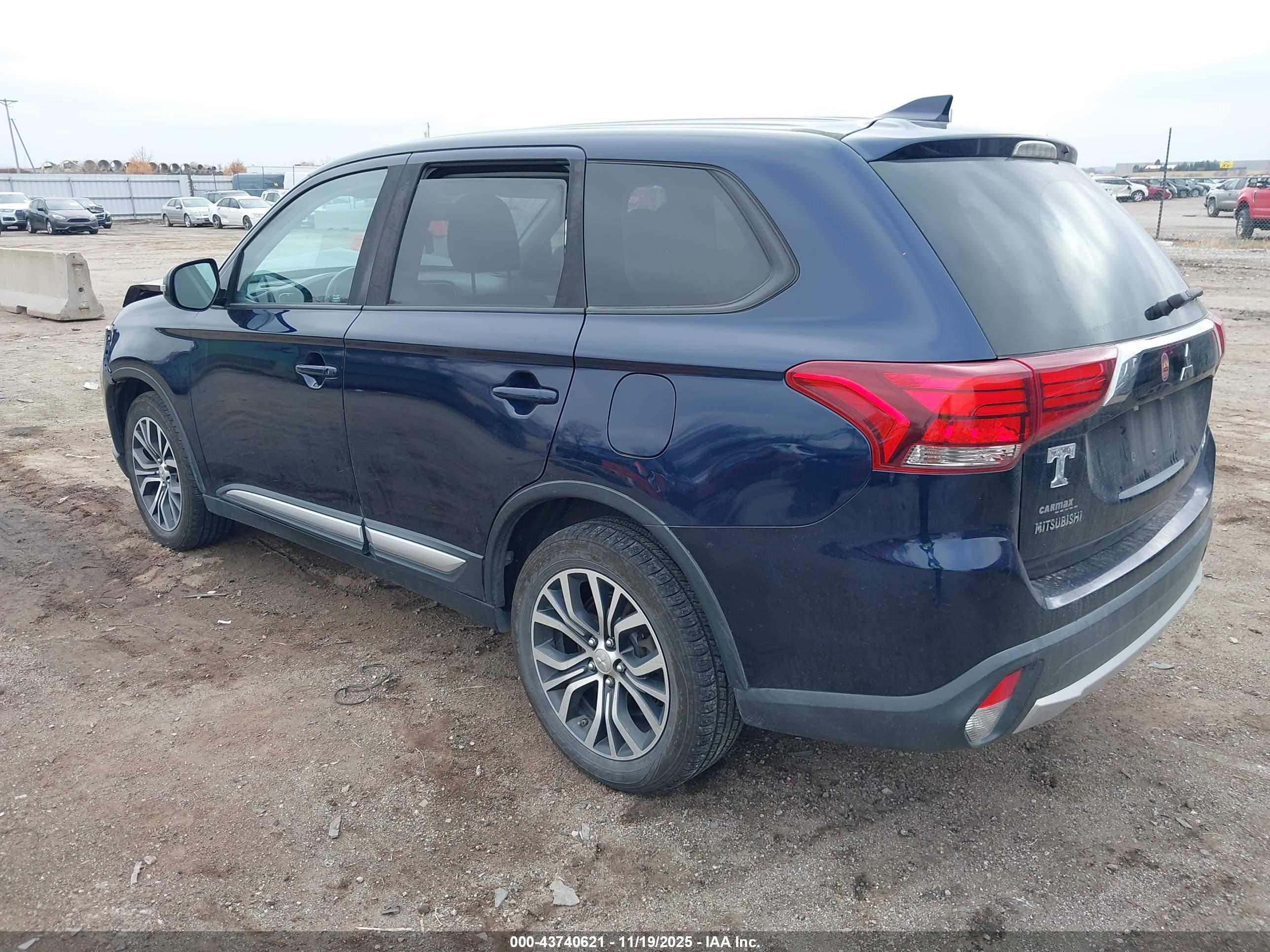 MITSUBISHI OUTLANDER image 3