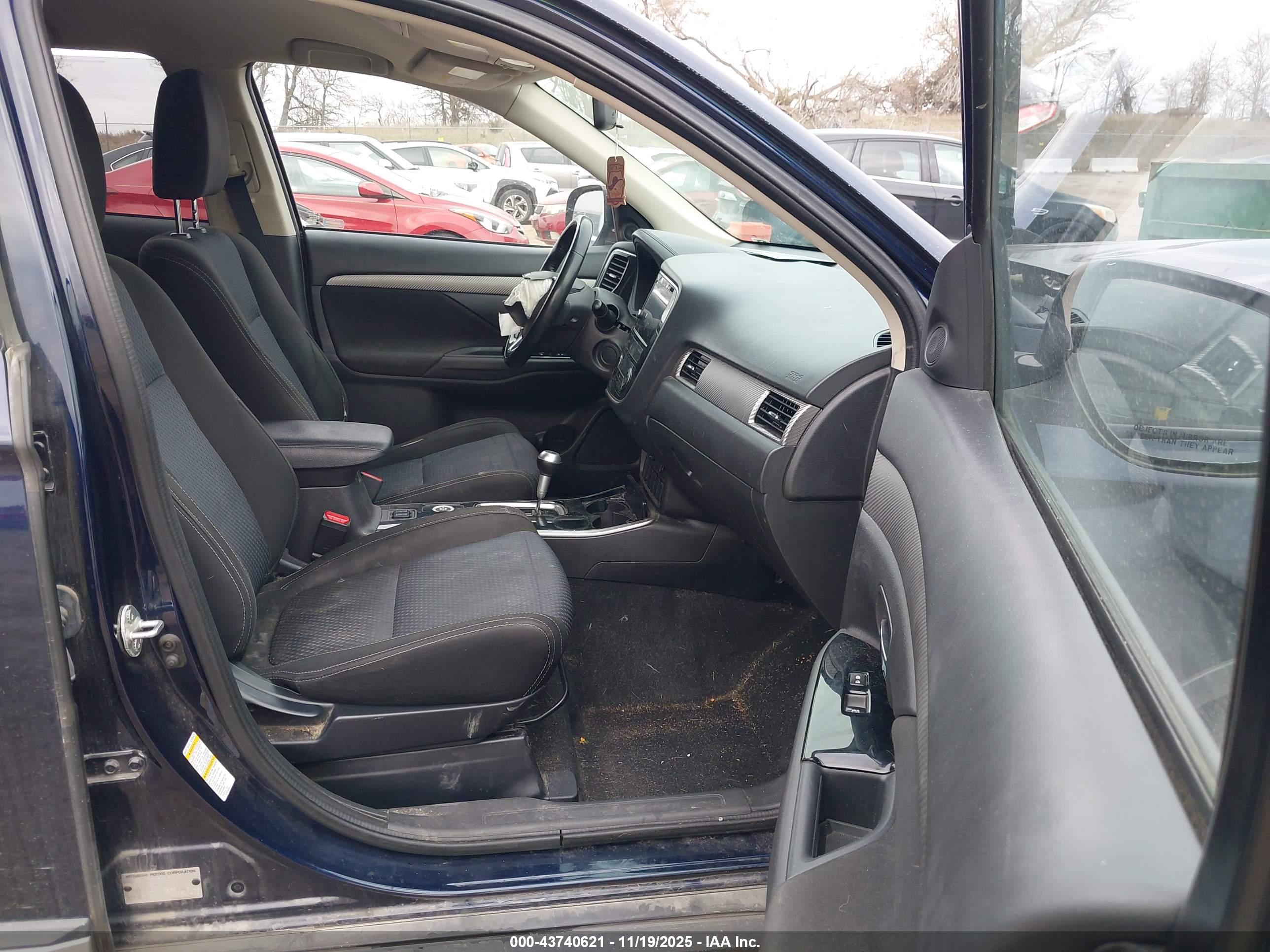 MITSUBISHI OUTLANDER image 5