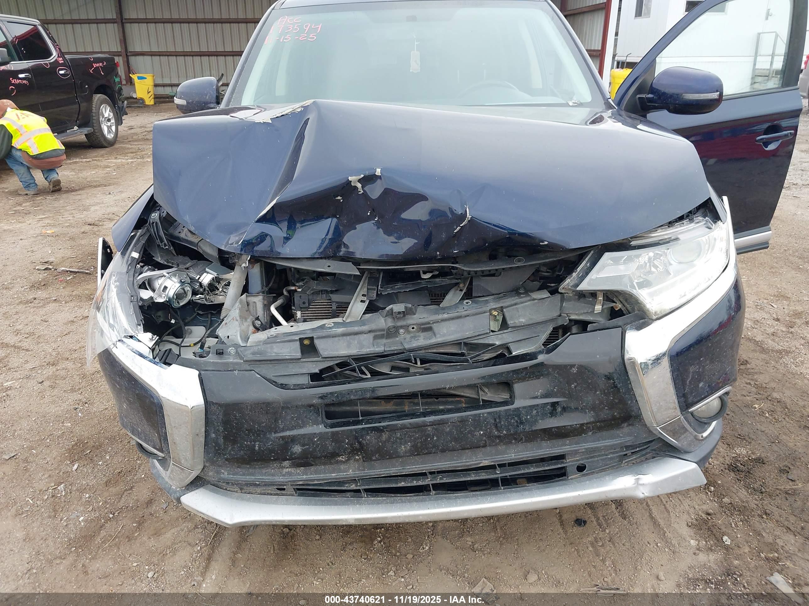 MITSUBISHI OUTLANDER image 6