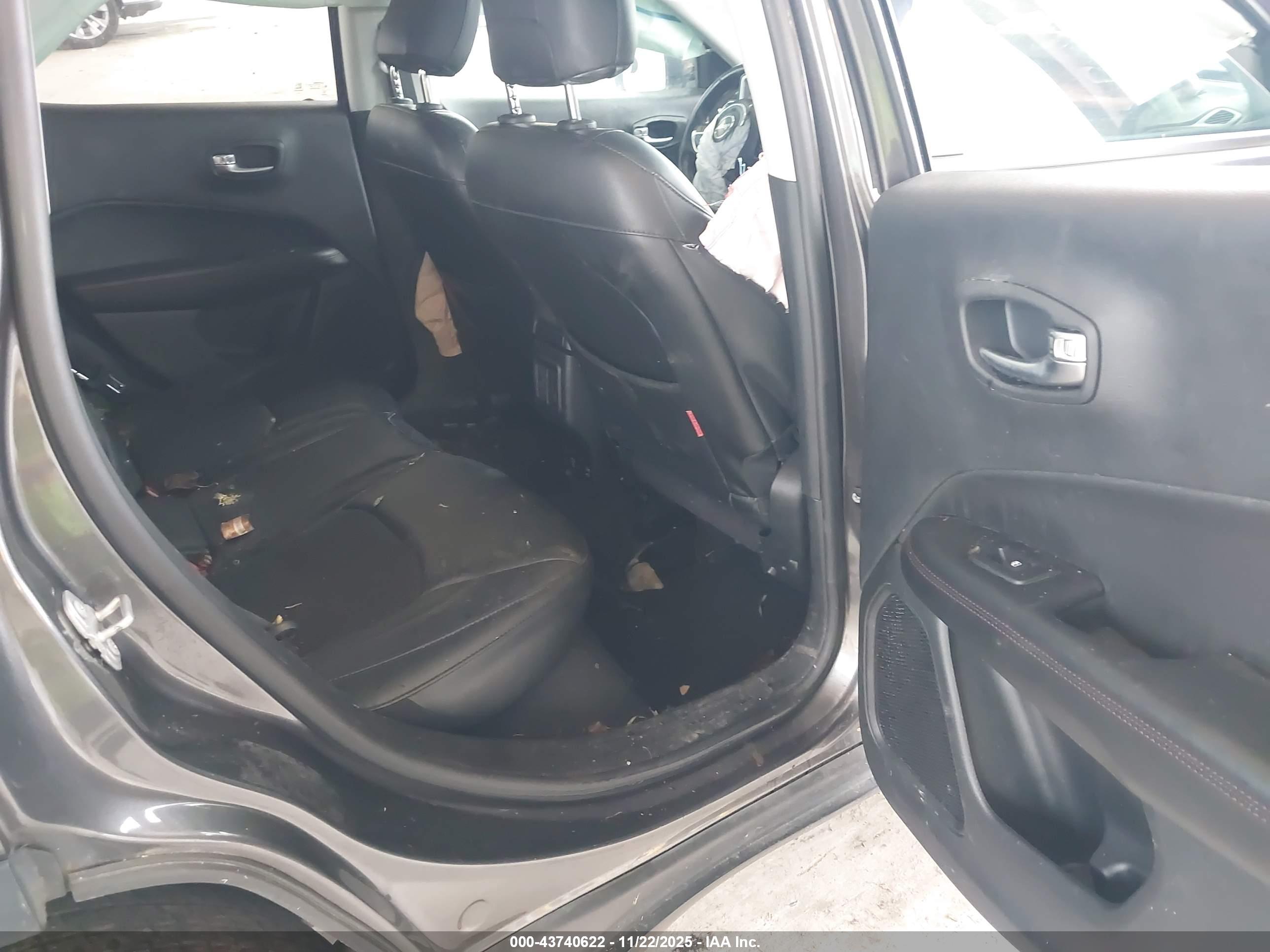 JEEP COMPASS image 8