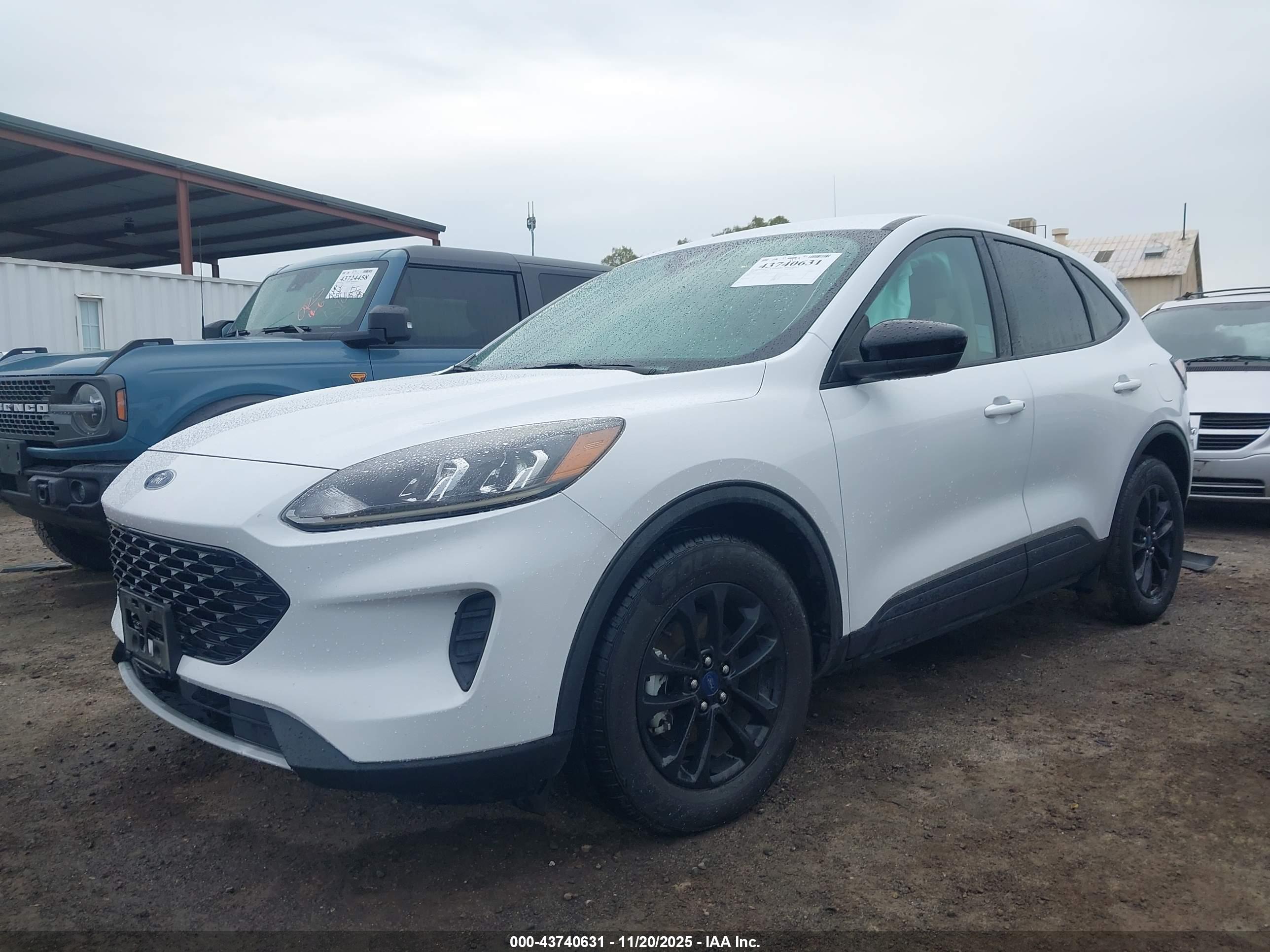 FORD ESCAPE image 2