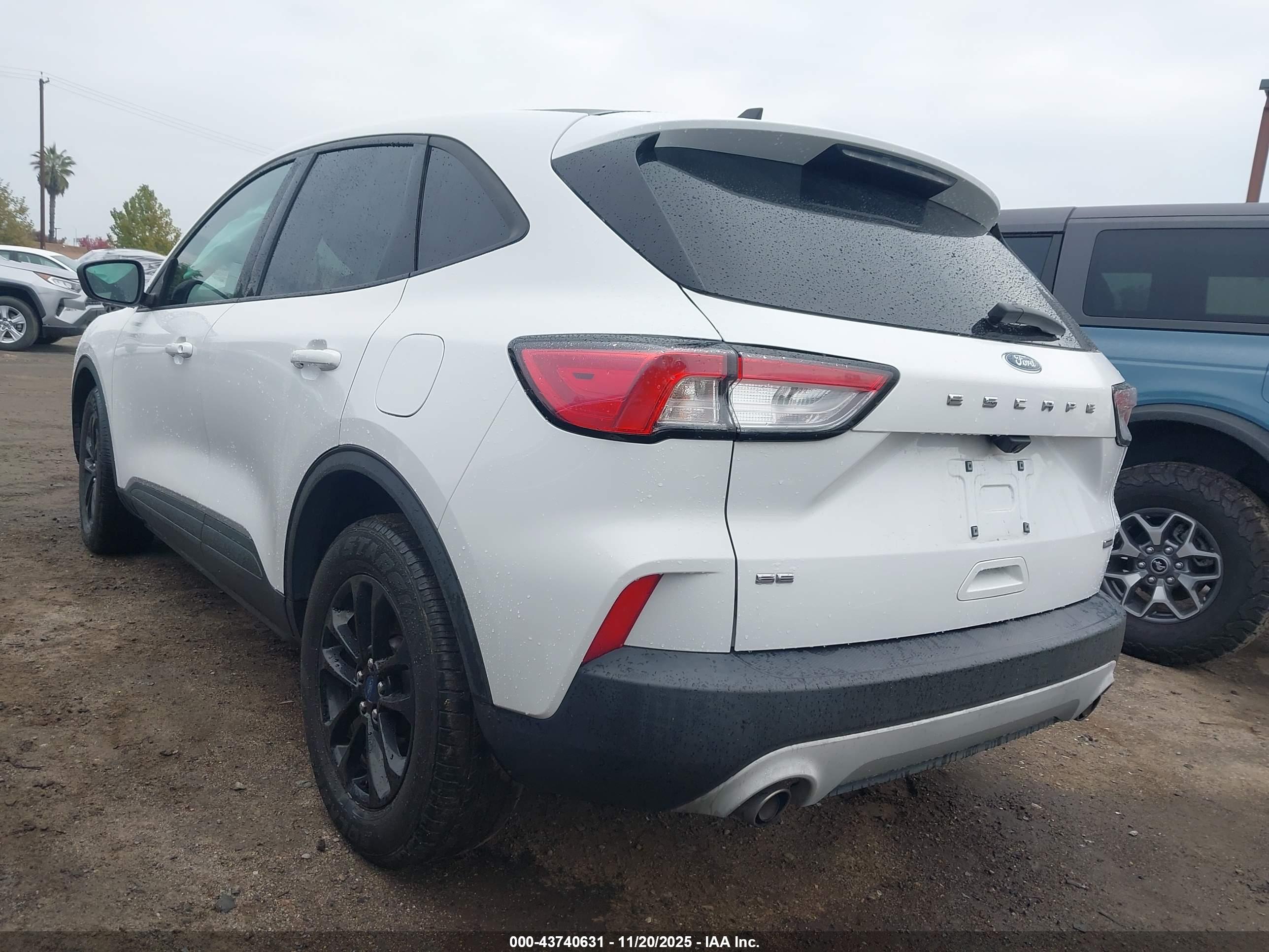 FORD ESCAPE image 3