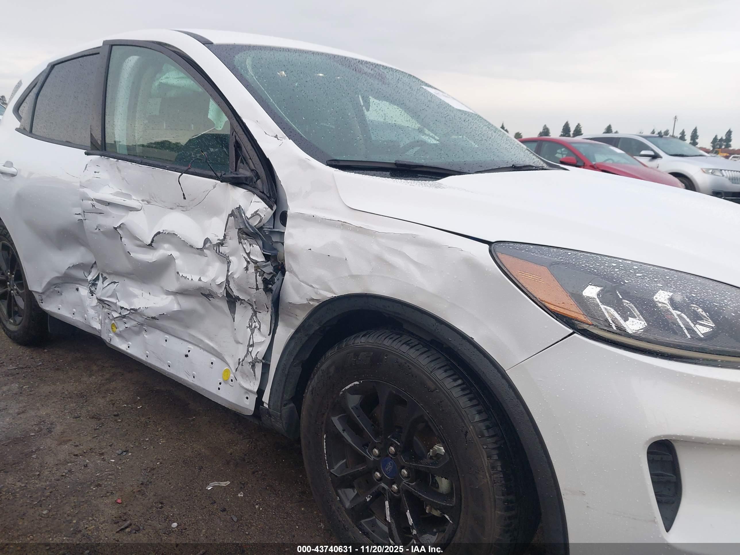 FORD ESCAPE image 6