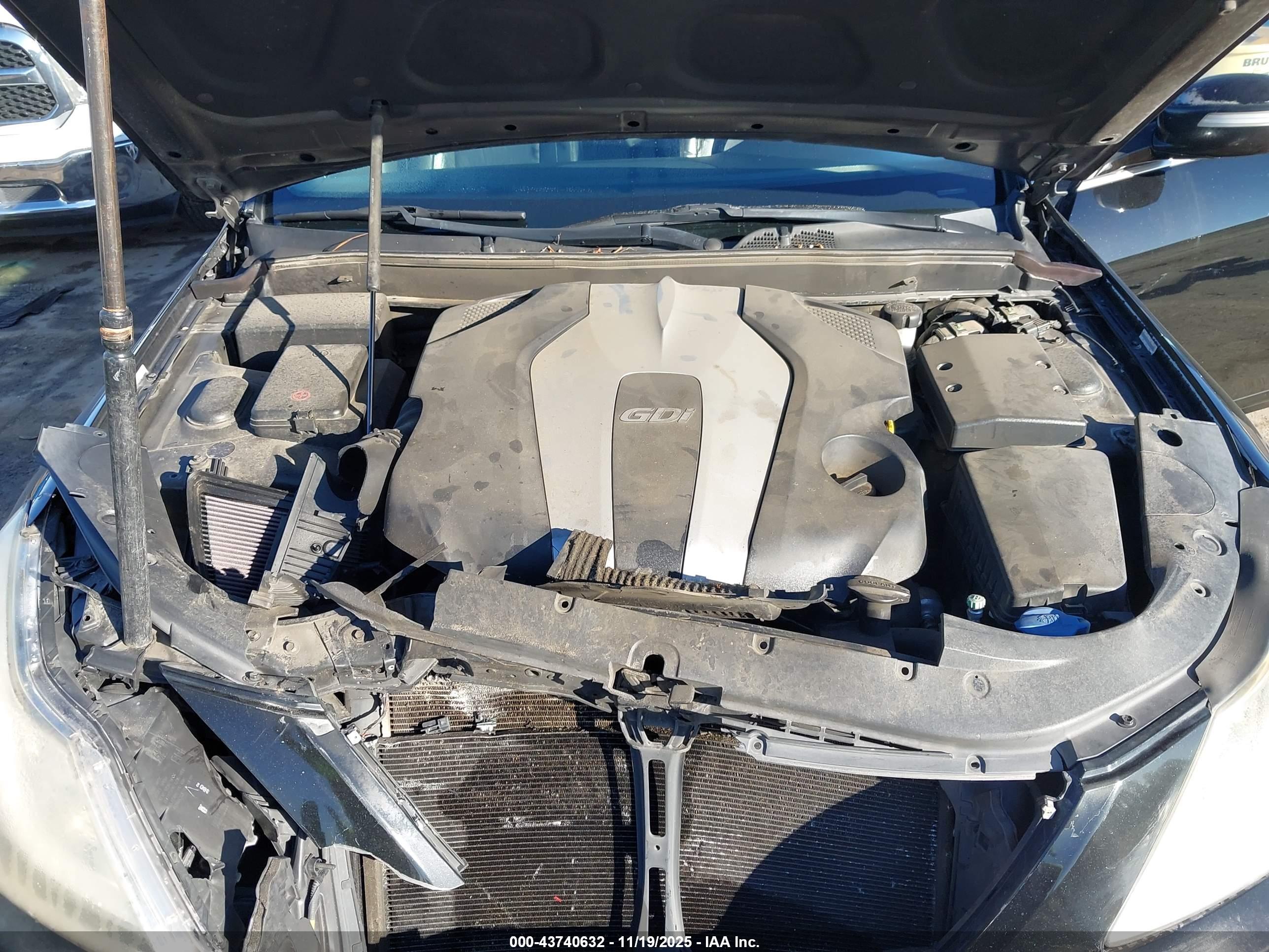 HYUNDAI GENESIS image 10