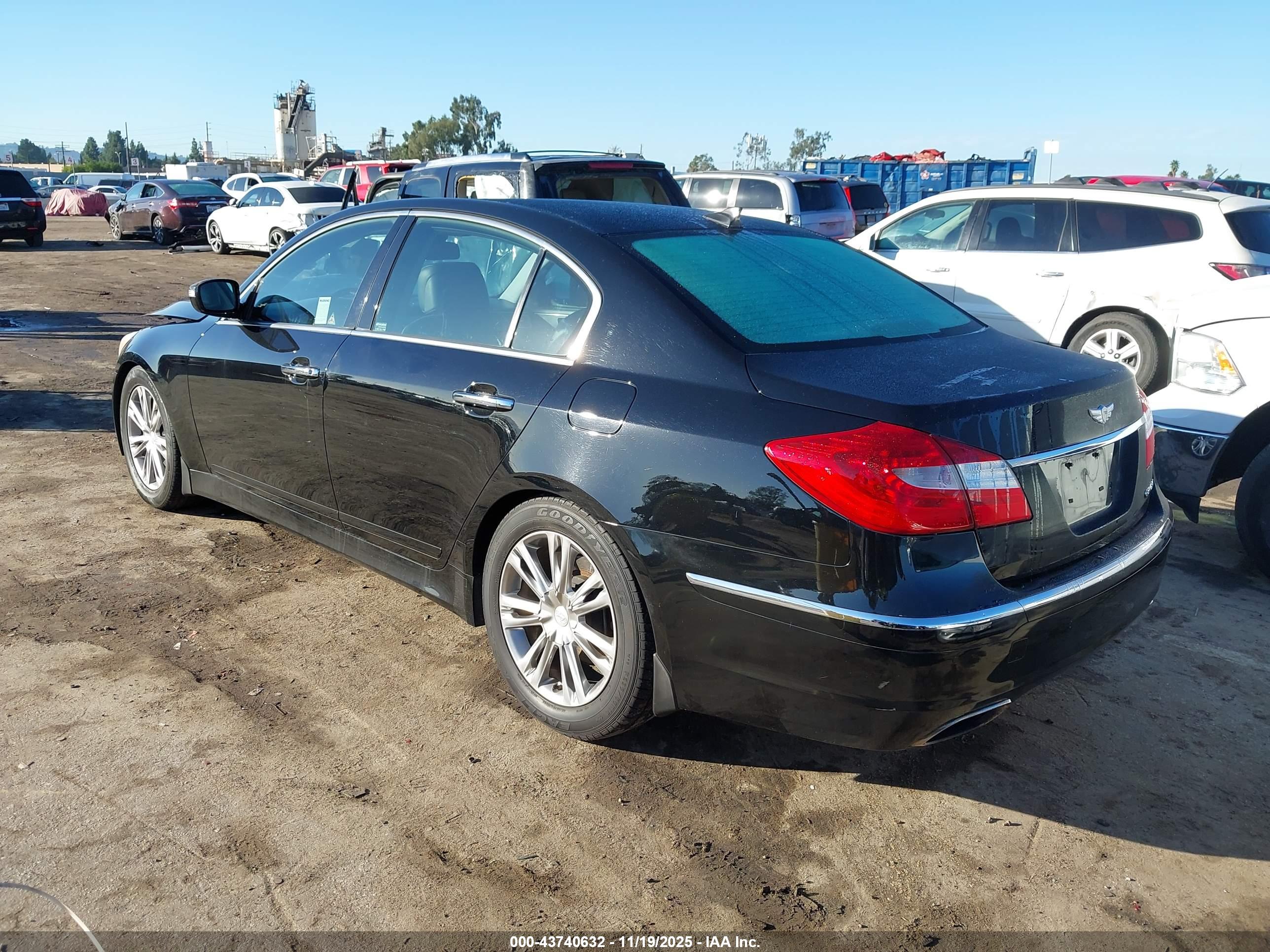 HYUNDAI GENESIS image 3
