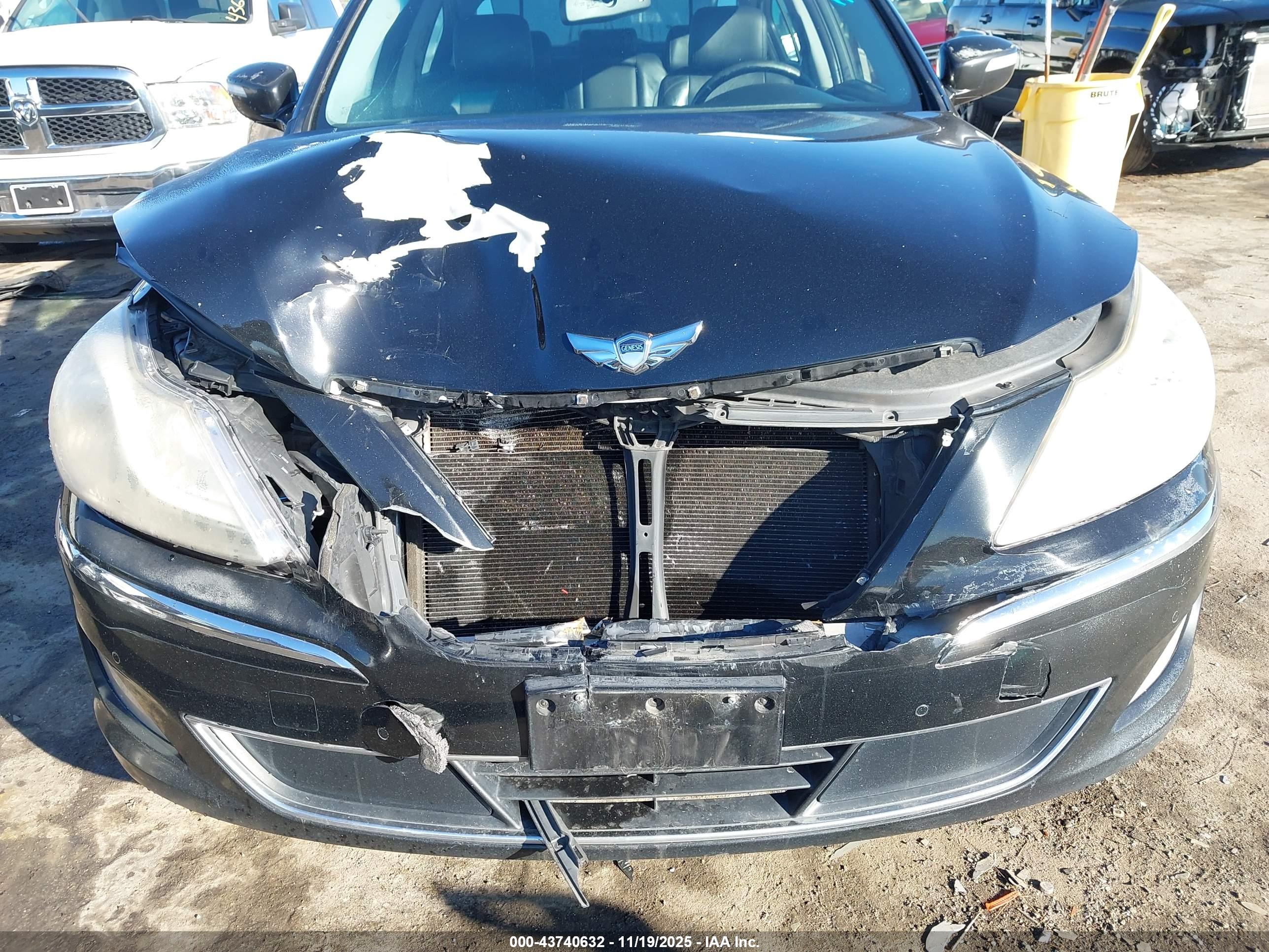 HYUNDAI GENESIS image 6