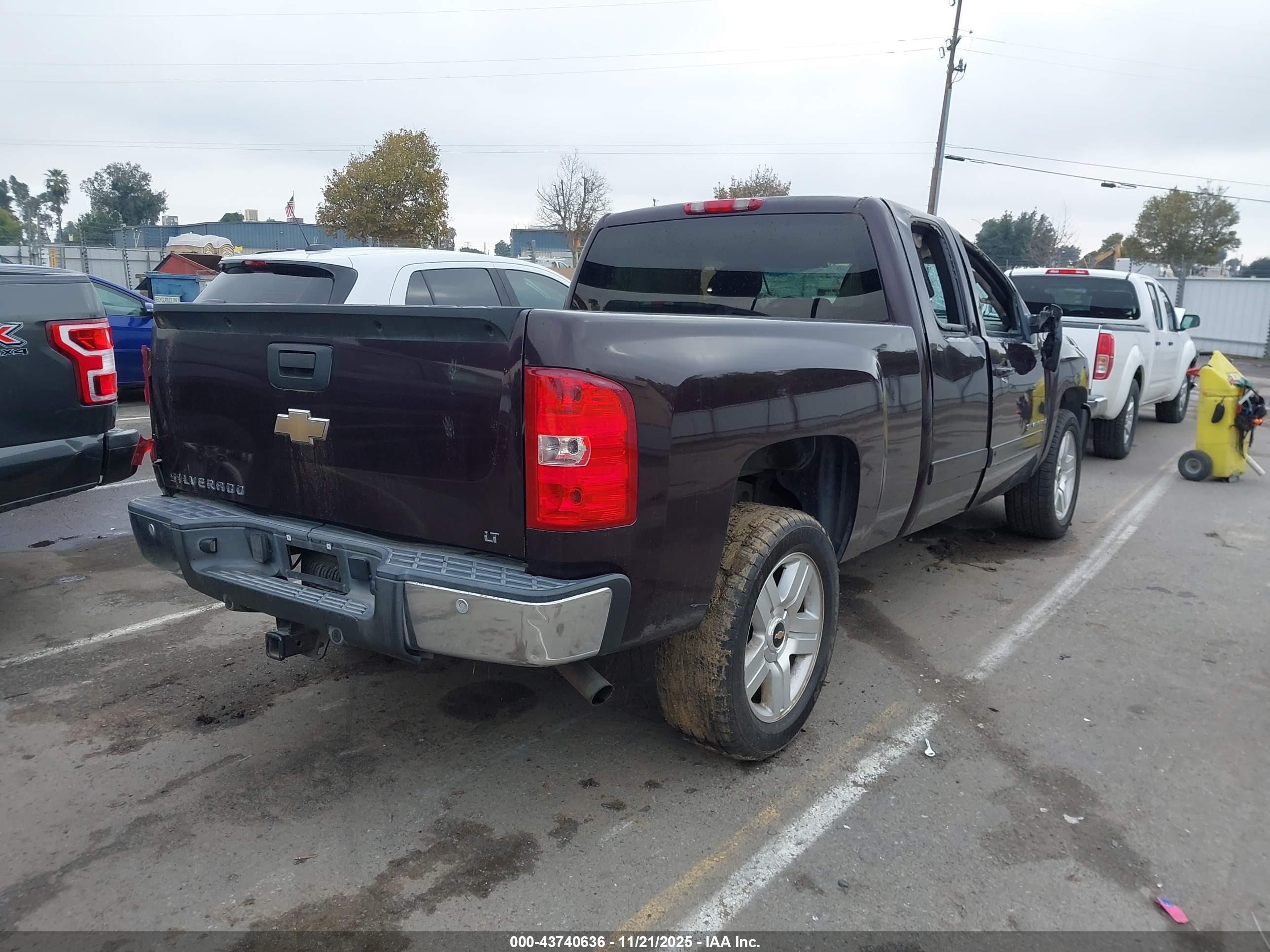CHEVROLET SILVERADO image 4