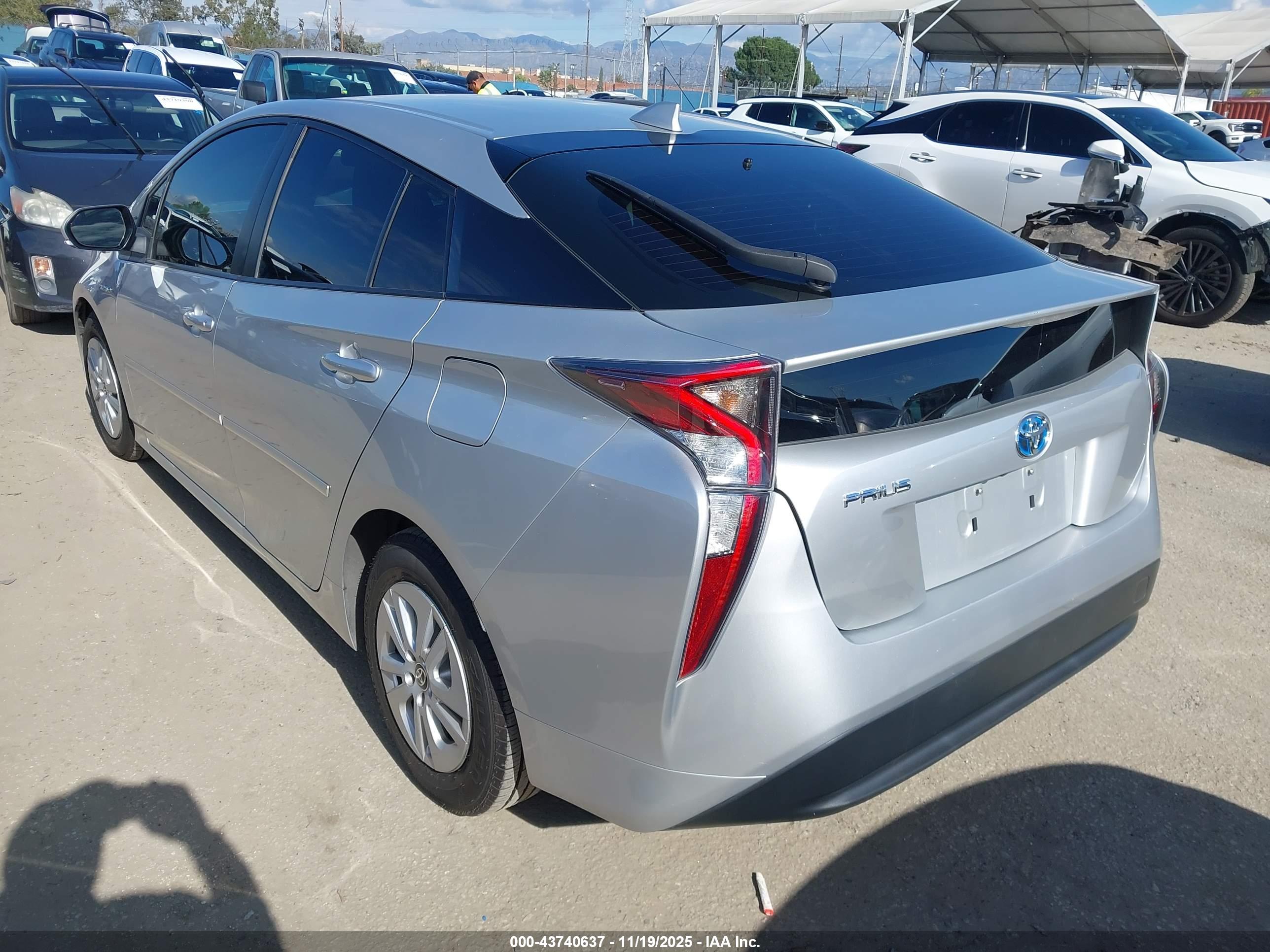 TOYOTA PRIUS image 3