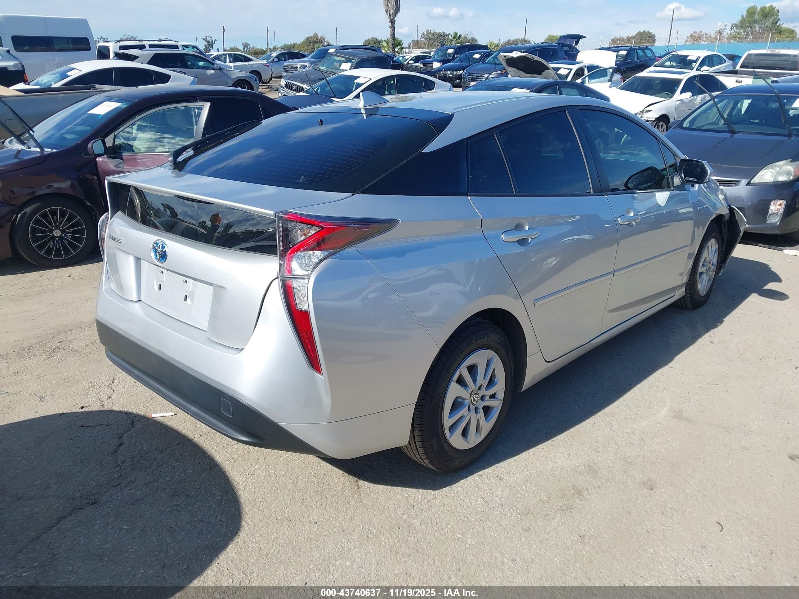 TOYOTA PRIUS image 4