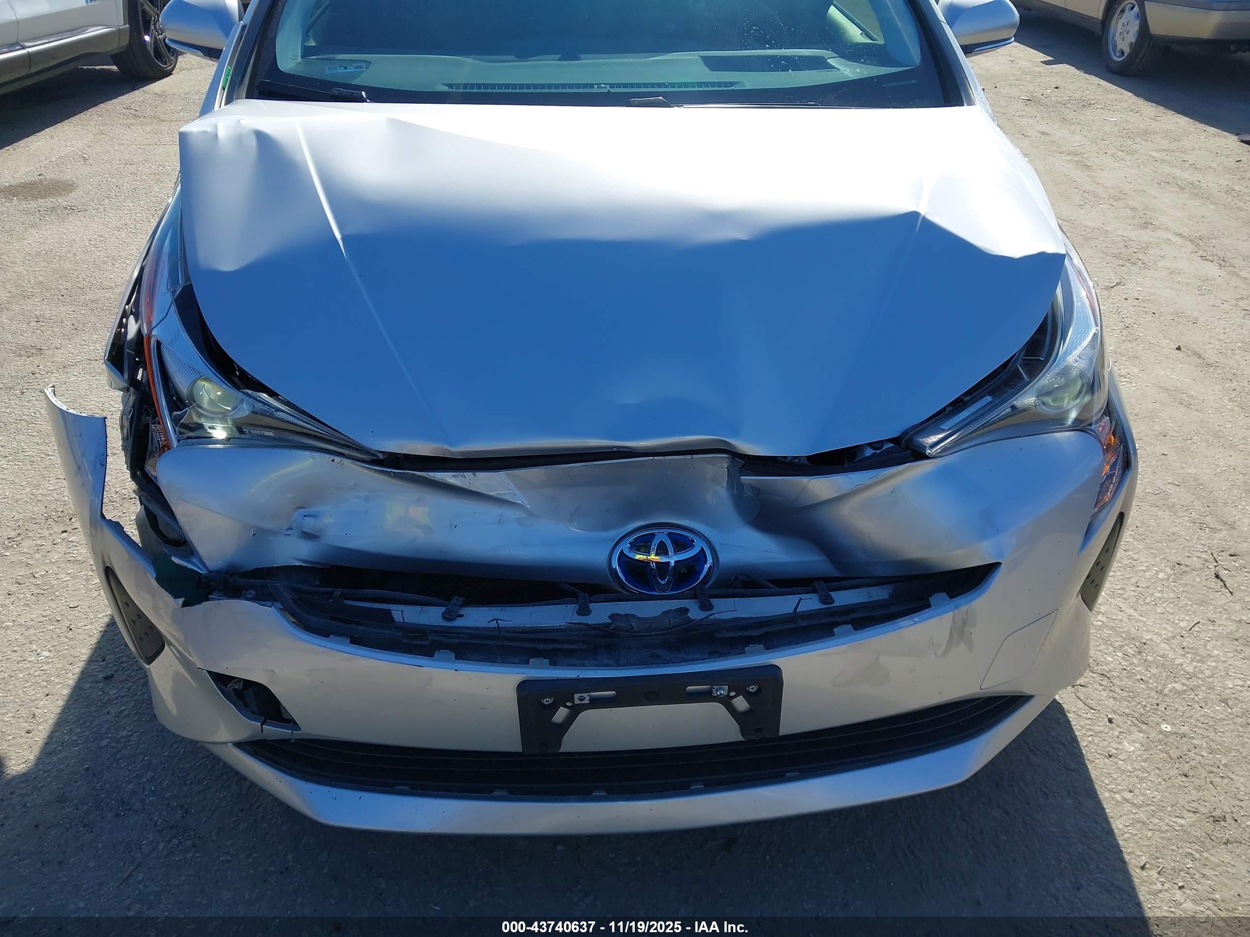 TOYOTA PRIUS image 6