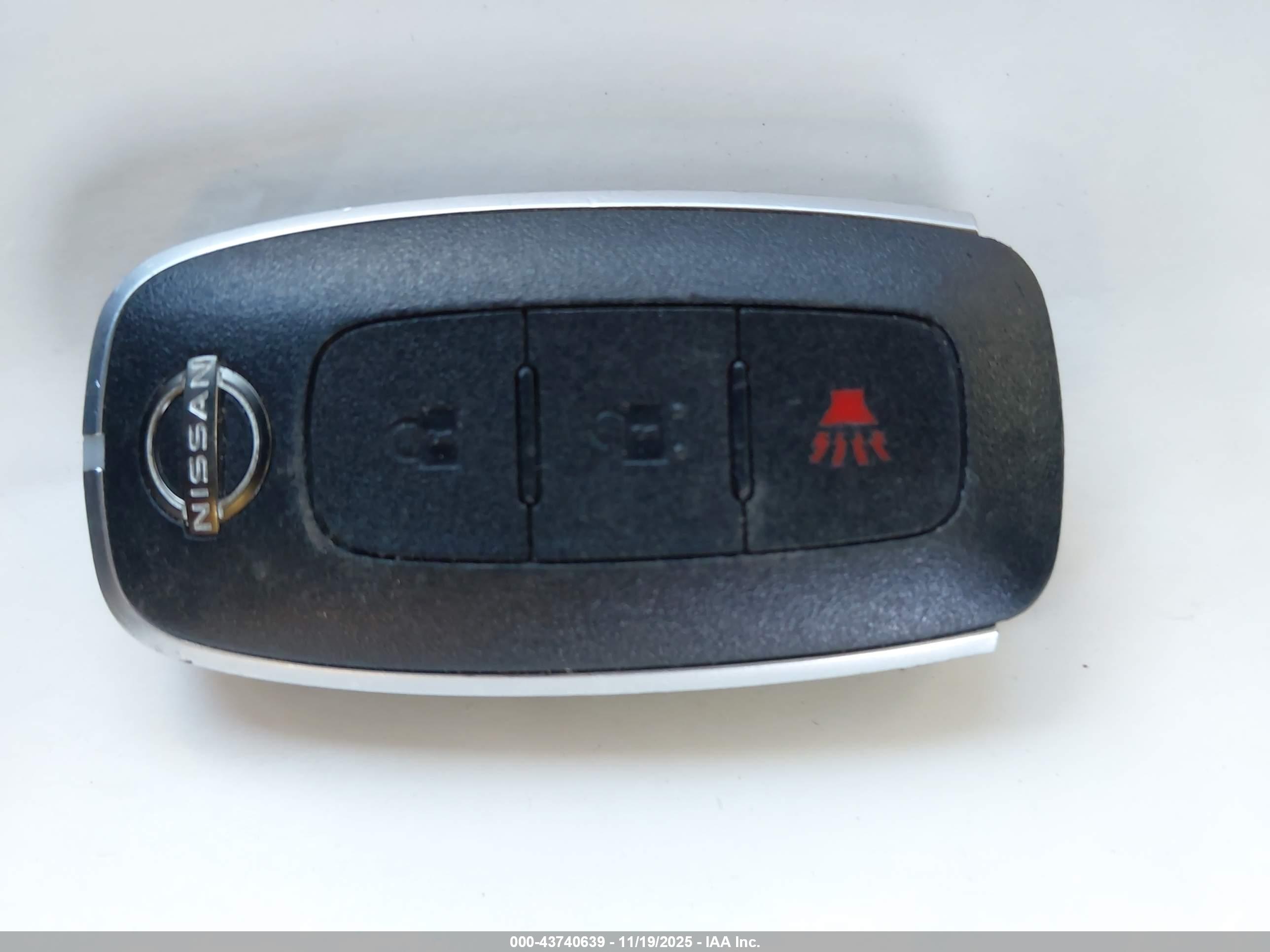 NISSAN ROGUE image 11