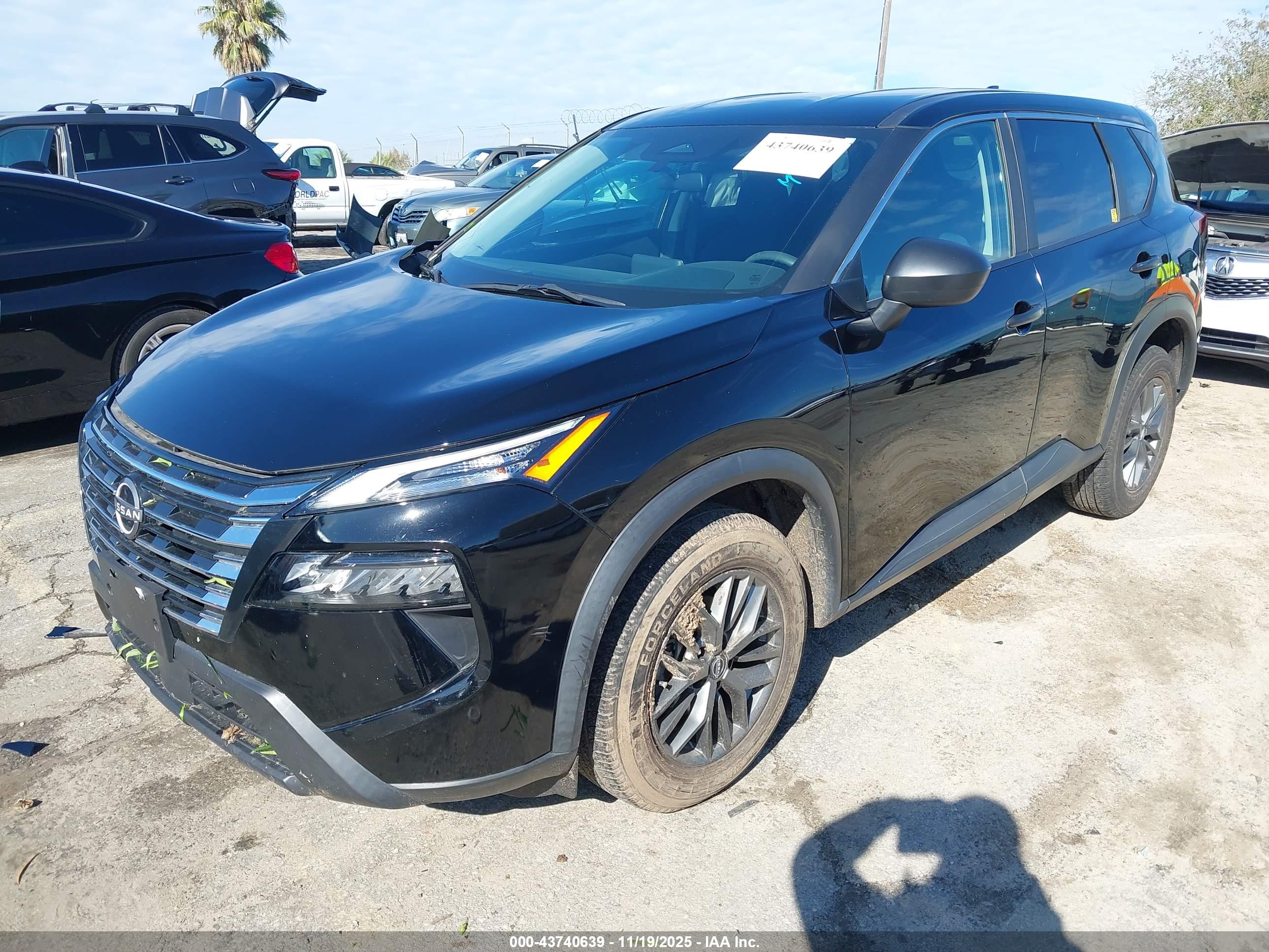 NISSAN ROGUE image 2
