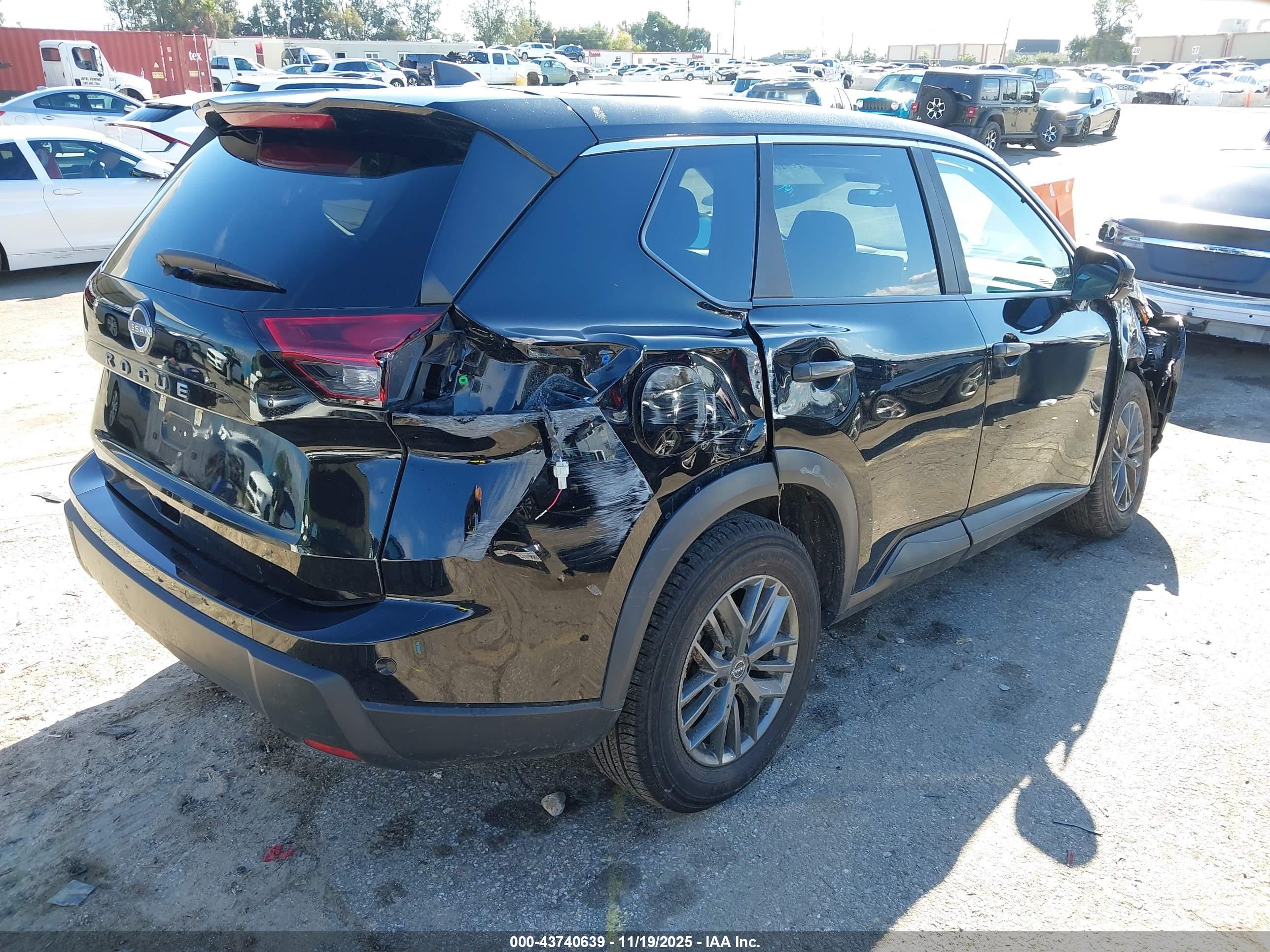 NISSAN ROGUE image 4